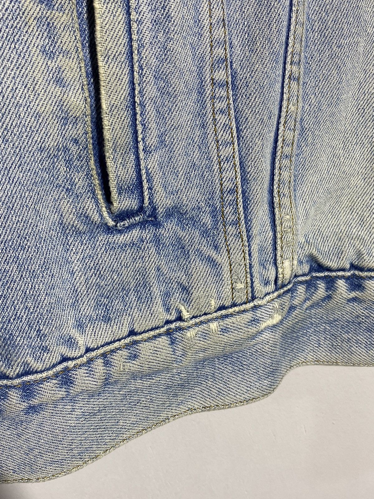 Levi's Vintage 90’s Levi’s washed distressed denim jacket Size US XL / EU 56 / 4 - 9 Thumbnail