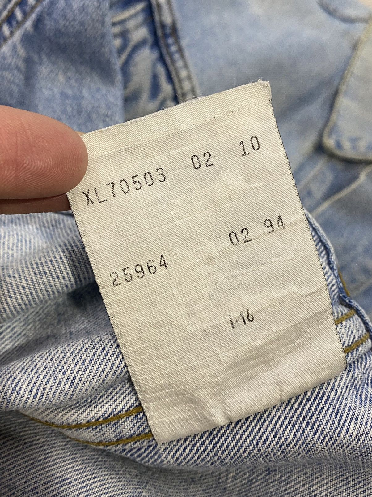 Levi's Vintage 90’s Levi’s washed distressed denim jacket Size US XL / EU 56 / 4 - 23 Thumbnail