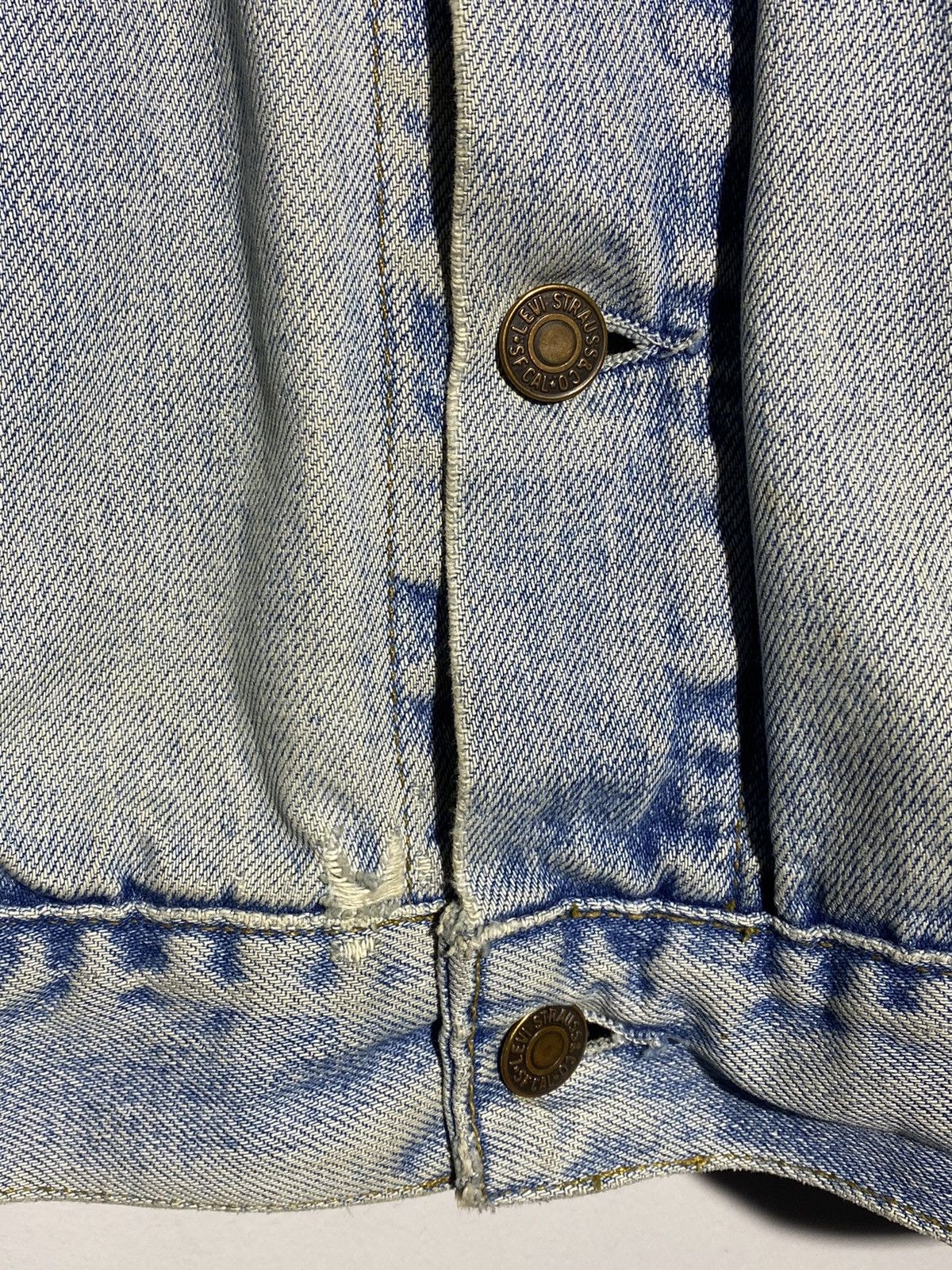 Levi's Vintage 90’s Levi’s washed distressed denim jacket Size US XL / EU 56 / 4 - 8 Thumbnail