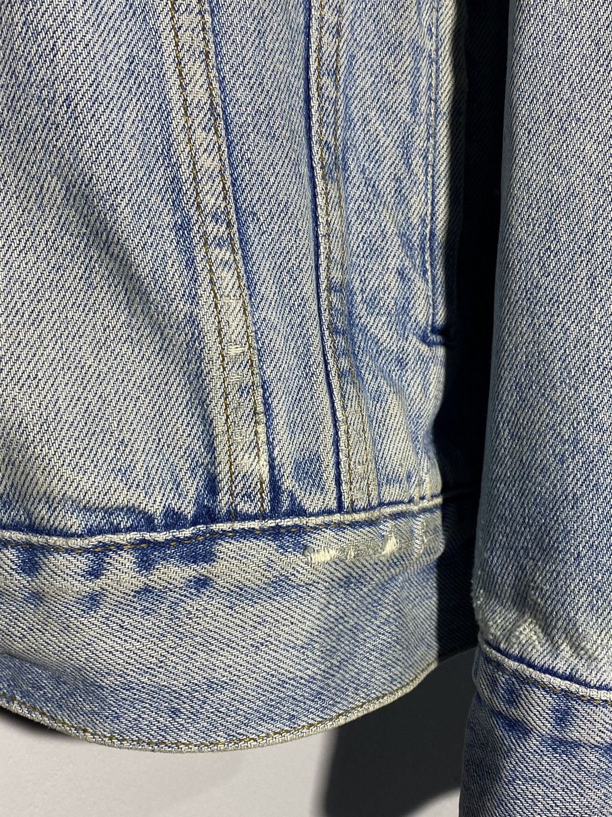 Levi's Vintage 90’s Levi’s washed distressed denim jacket Size US XL / EU 56 / 4 - 7 Thumbnail