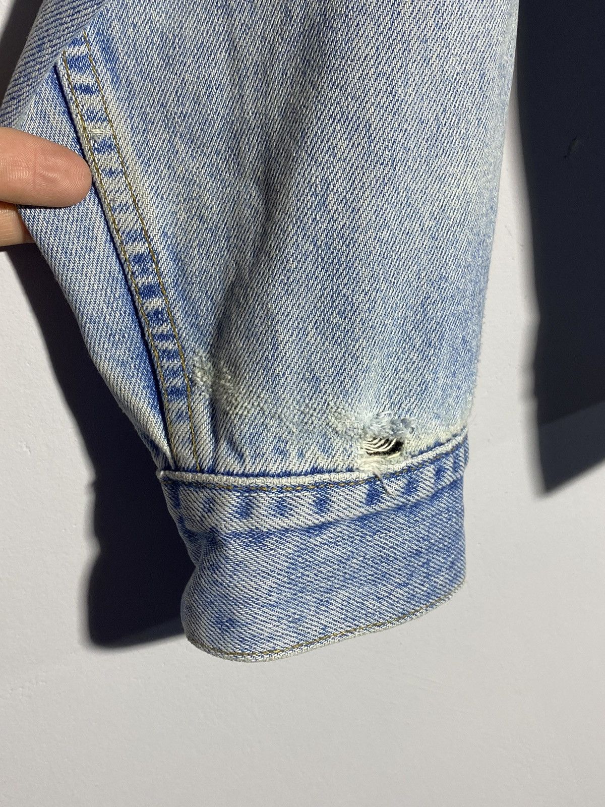 Levi's Vintage 90’s Levi’s washed distressed denim jacket Size US XL / EU 56 / 4 - 19 Thumbnail