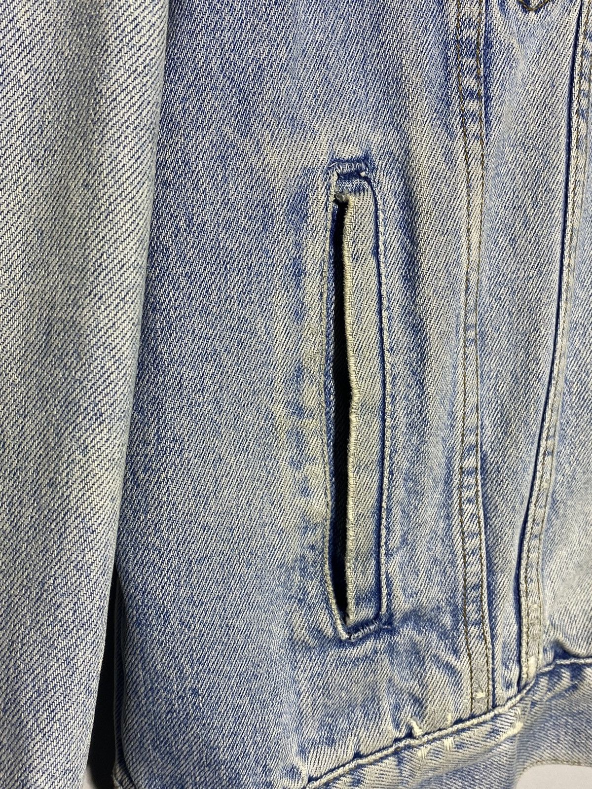 Levi's Vintage 90’s Levi’s washed distressed denim jacket Size US XL / EU 56 / 4 - 10 Thumbnail