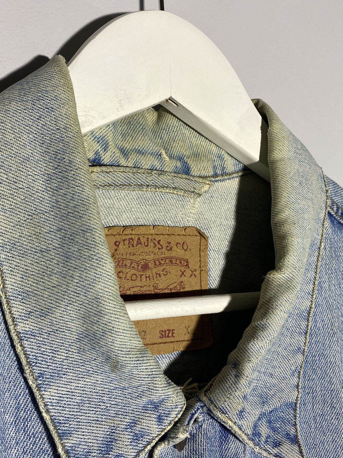 Levi's Vintage 90’s Levi’s washed distressed denim jacket Size US XL / EU 56 / 4 - 14 Thumbnail