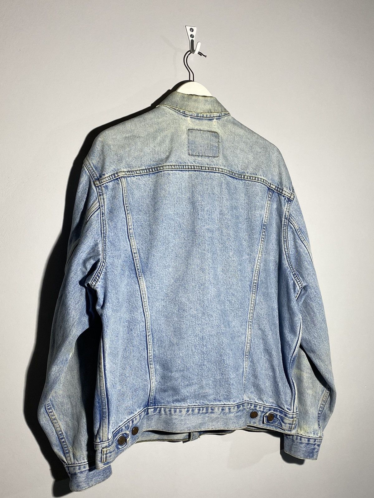 Levi's Vintage 90’s Levi’s washed distressed denim jacket Size US XL / EU 56 / 4 - 4 Thumbnail