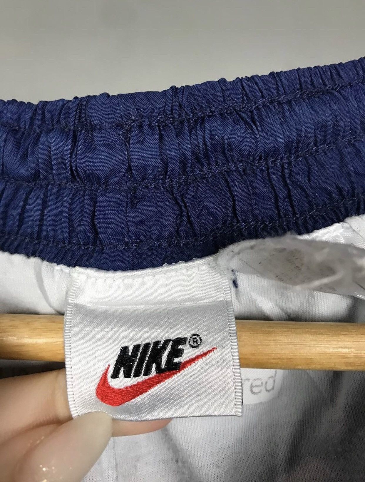 Nike Nike swoosh nylon streetwear vintage sweatpants Size US 36 / EU 52 - 5 Thumbnail