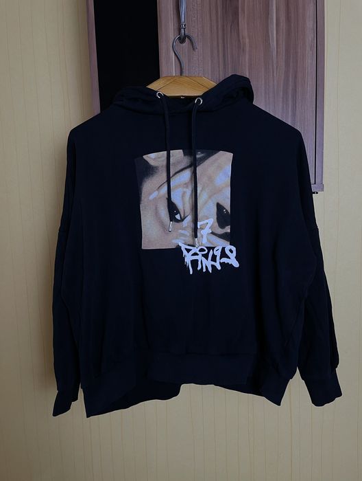 H&m 7 best sale rings hoodie