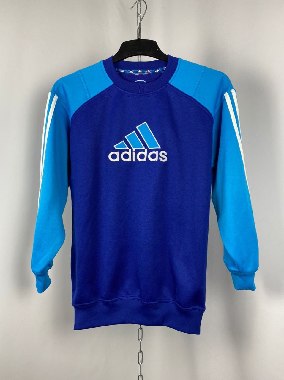 Adidas Adidas vintage sweatshirts blue black size L Size US L / EU 52-54 / 3 - 1 Thumbnail
