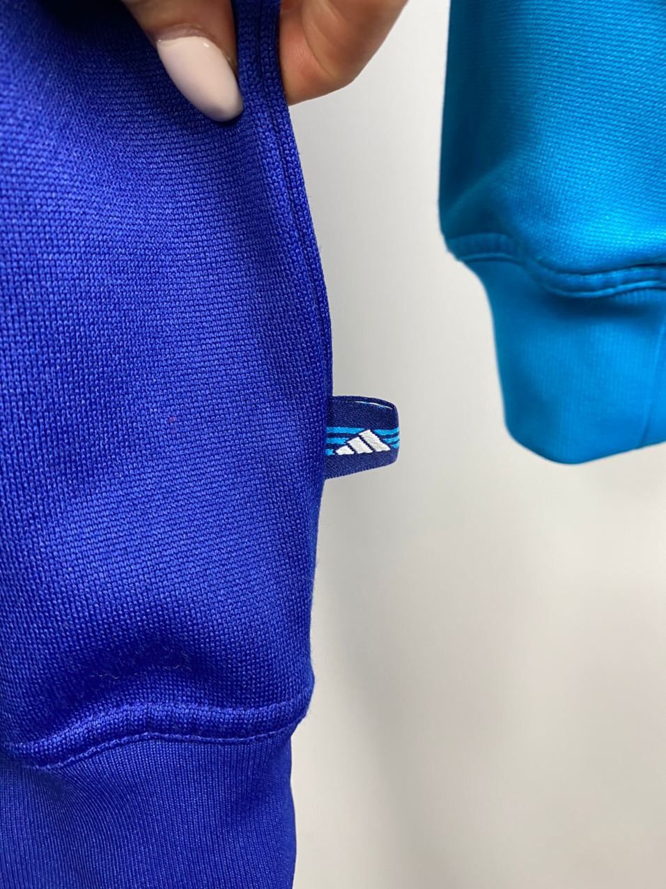 Adidas Adidas vintage sweatshirts blue black size L Size US L / EU 52-54 / 3 - 3 Thumbnail