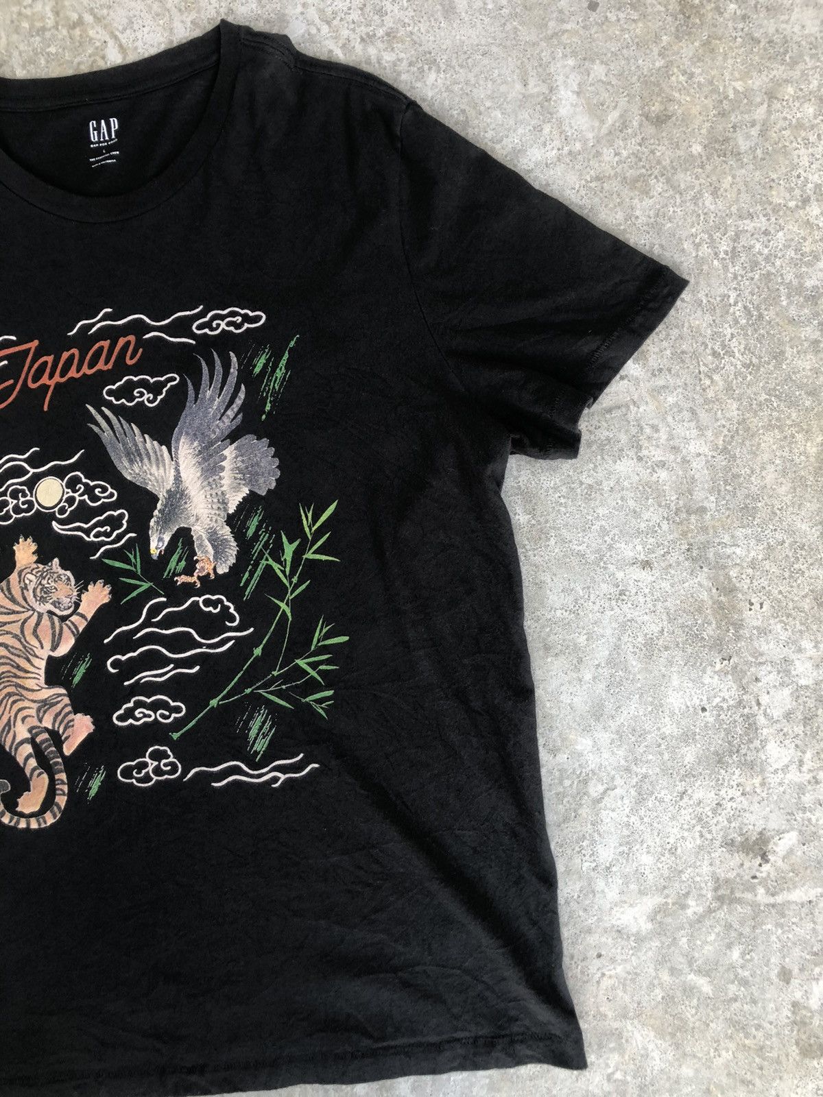 Gap Tiger Sukajan style graphic tees Size US L / EU 52-54 / 3 - 5 Thumbnail