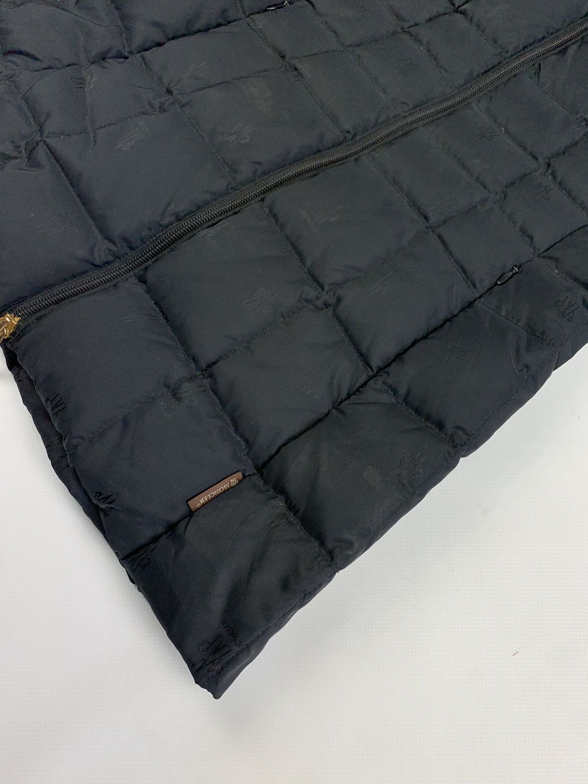 Moncler Moncler vintage women’s monogram multilogo down jacket Sz 1 Size S / US 4 / IT 40 - 6 Thumbnail