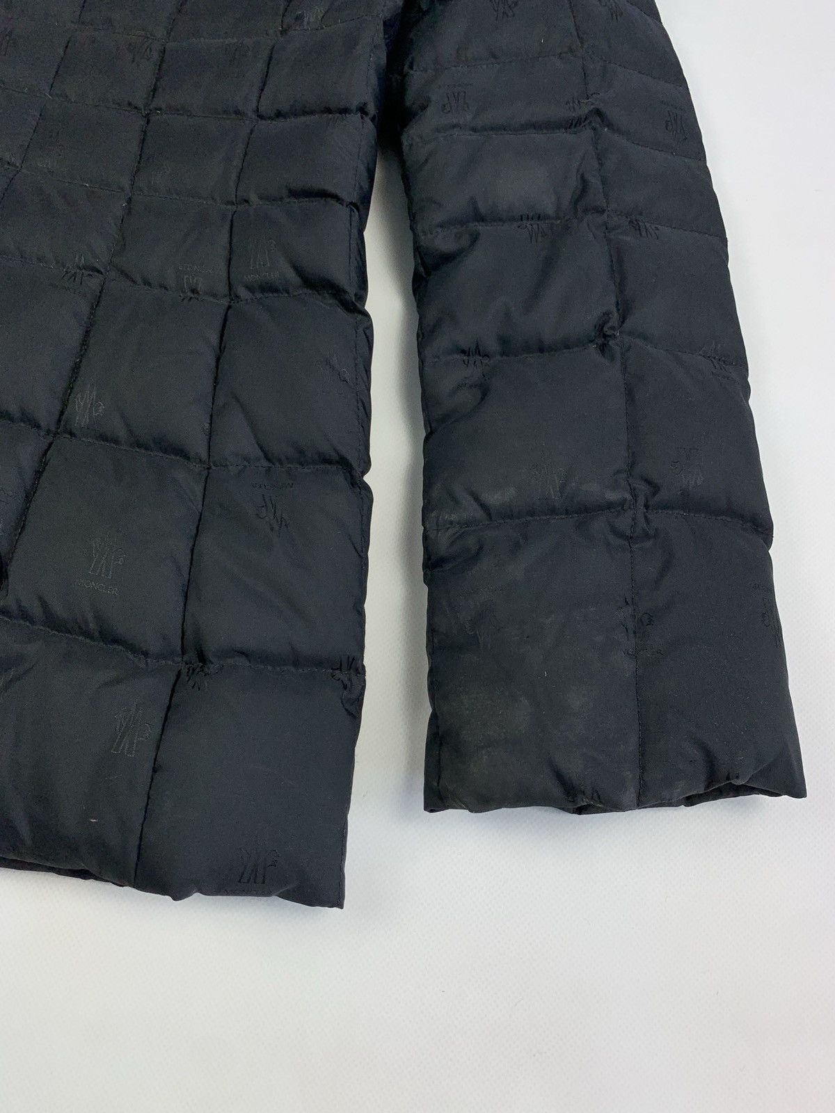 Moncler Moncler vintage women’s monogram multilogo down jacket Sz 1 Size S / US 4 / IT 40 - 9 Thumbnail