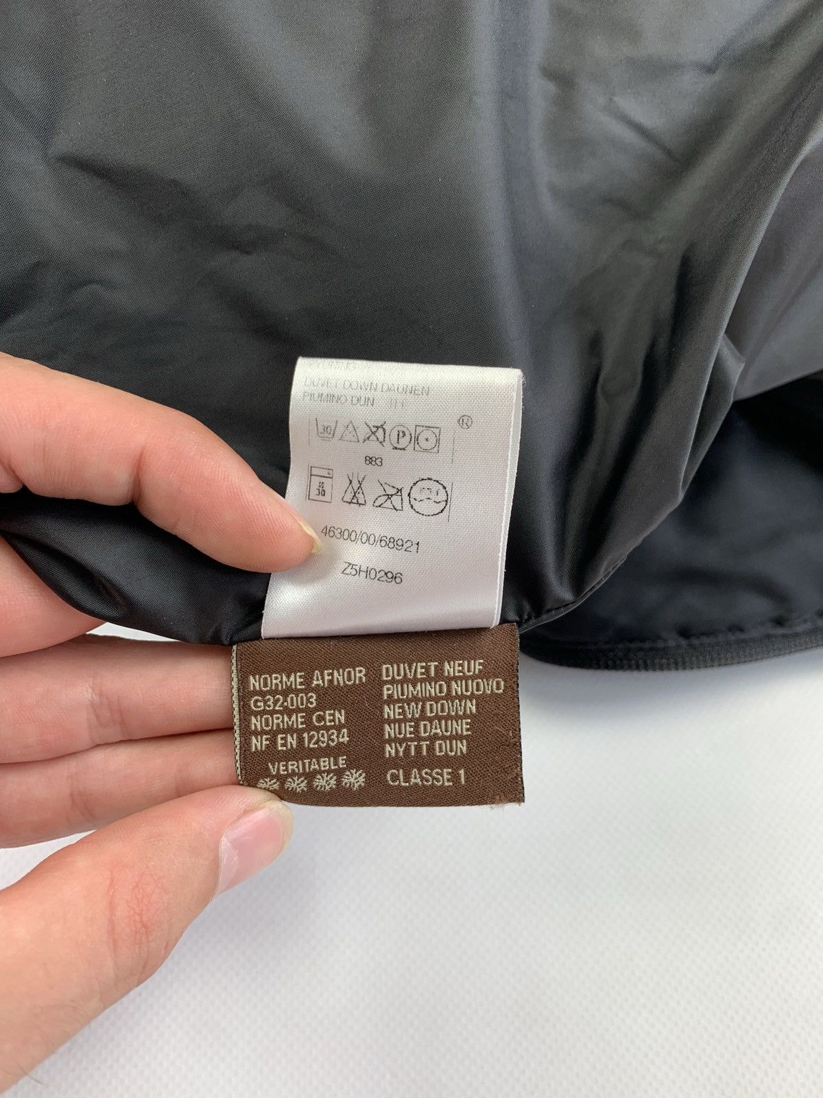 Moncler Moncler vintage women’s monogram multilogo down jacket Sz 1 Size S / US 4 / IT 40 - 16 Thumbnail