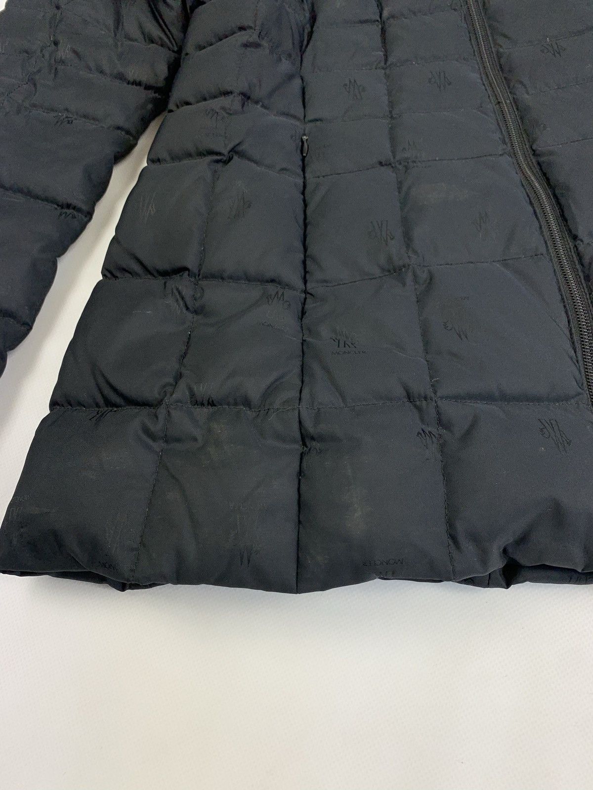 Moncler Moncler vintage women’s monogram multilogo down jacket Sz 1 Size S / US 4 / IT 40 - 5 Thumbnail