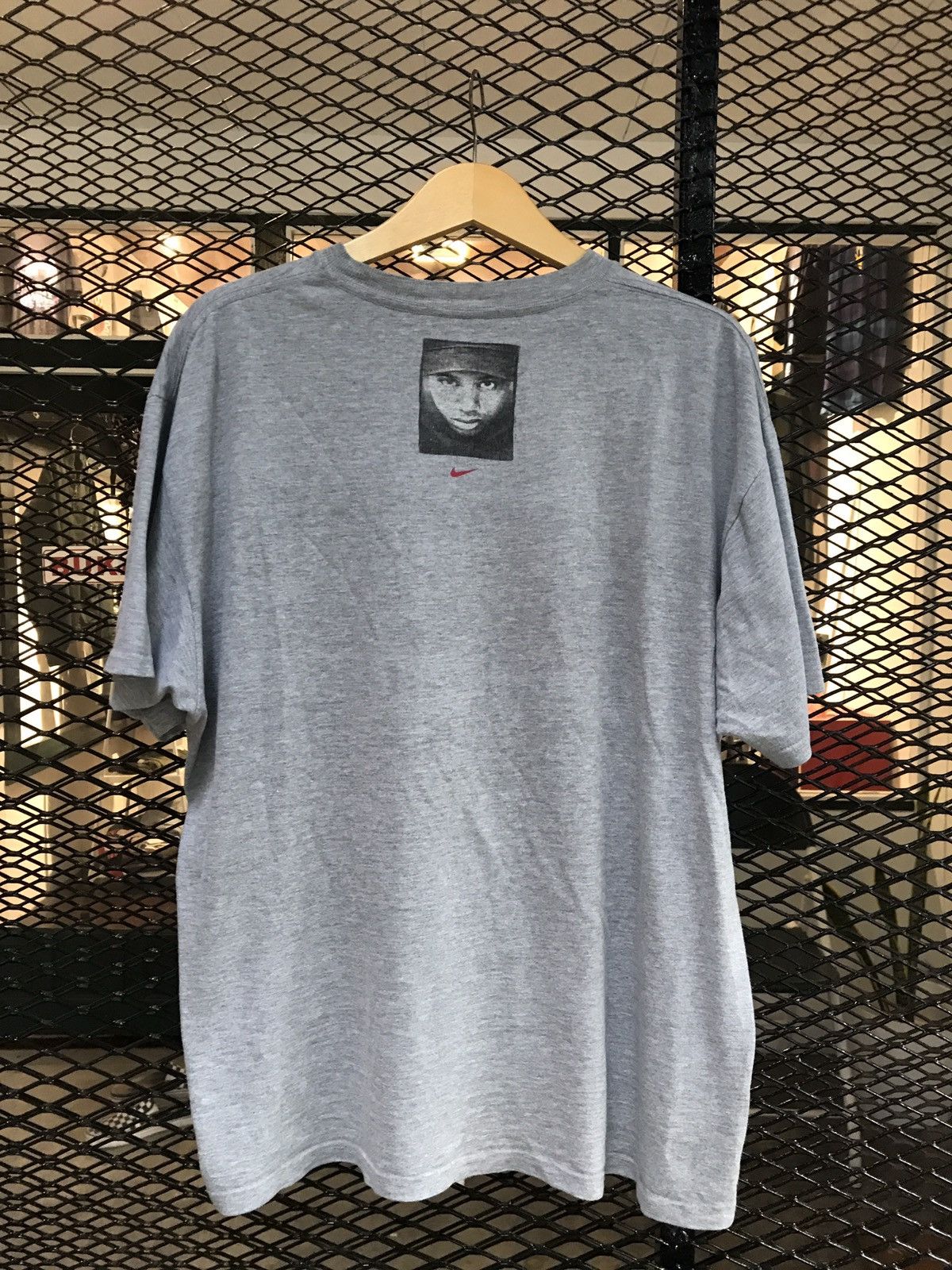 Nike VINTAGE 90s NIKE TIGER WOODS T SHIRT Size US L / EU 52-54 / 3 - 3 Thumbnail