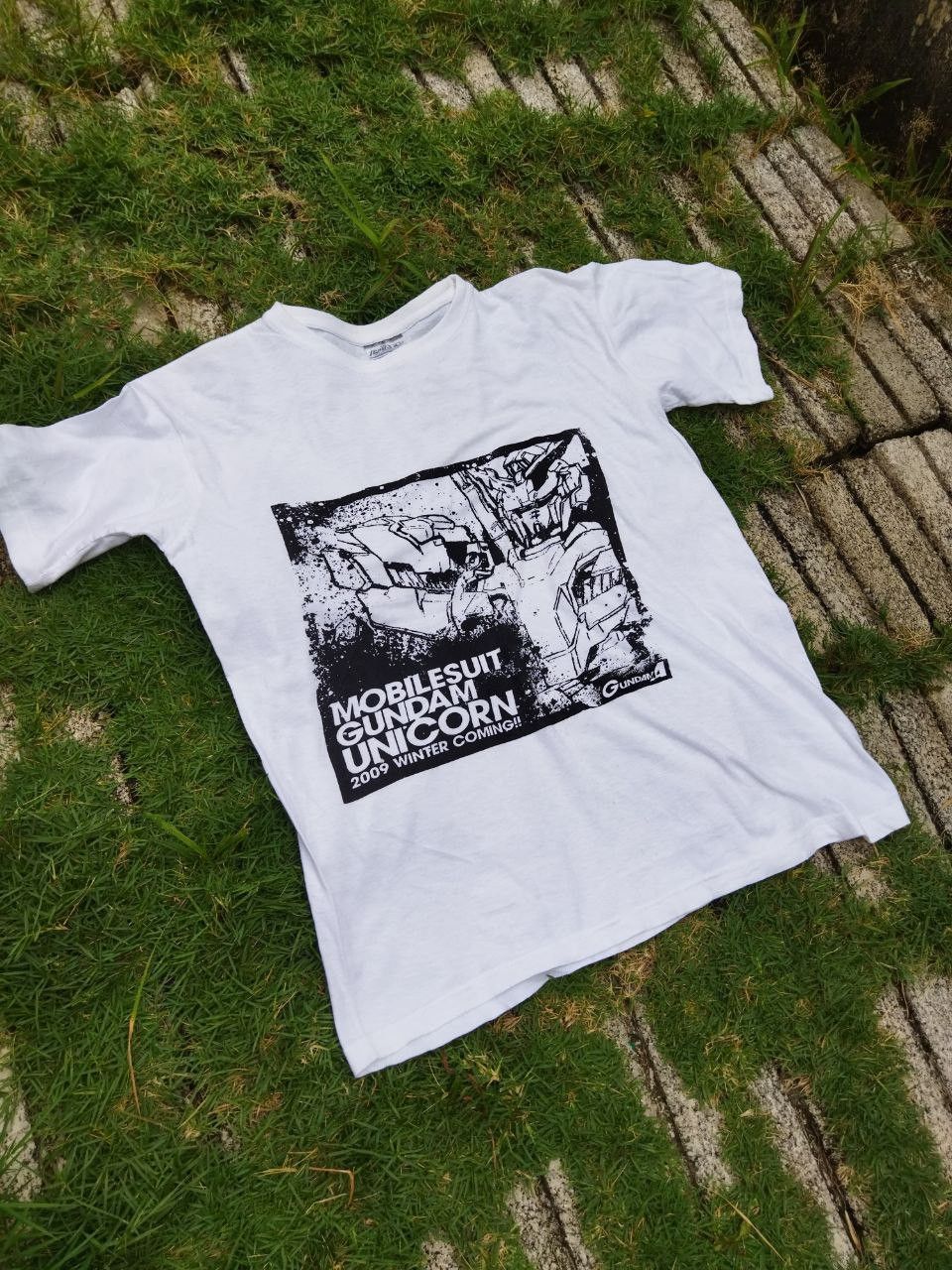 Anime Vintage Mobilesuit Gundam Unicorn Tshirt Size US M / EU 48-50 / 2 - 1 Thumbnail