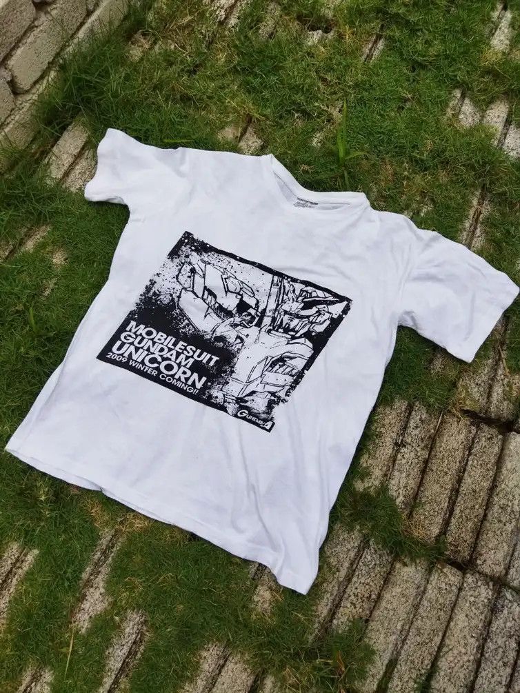 Anime Vintage Mobilesuit Gundam Unicorn Tshirt Size US M / EU 48-50 / 2 - 9 Thumbnail