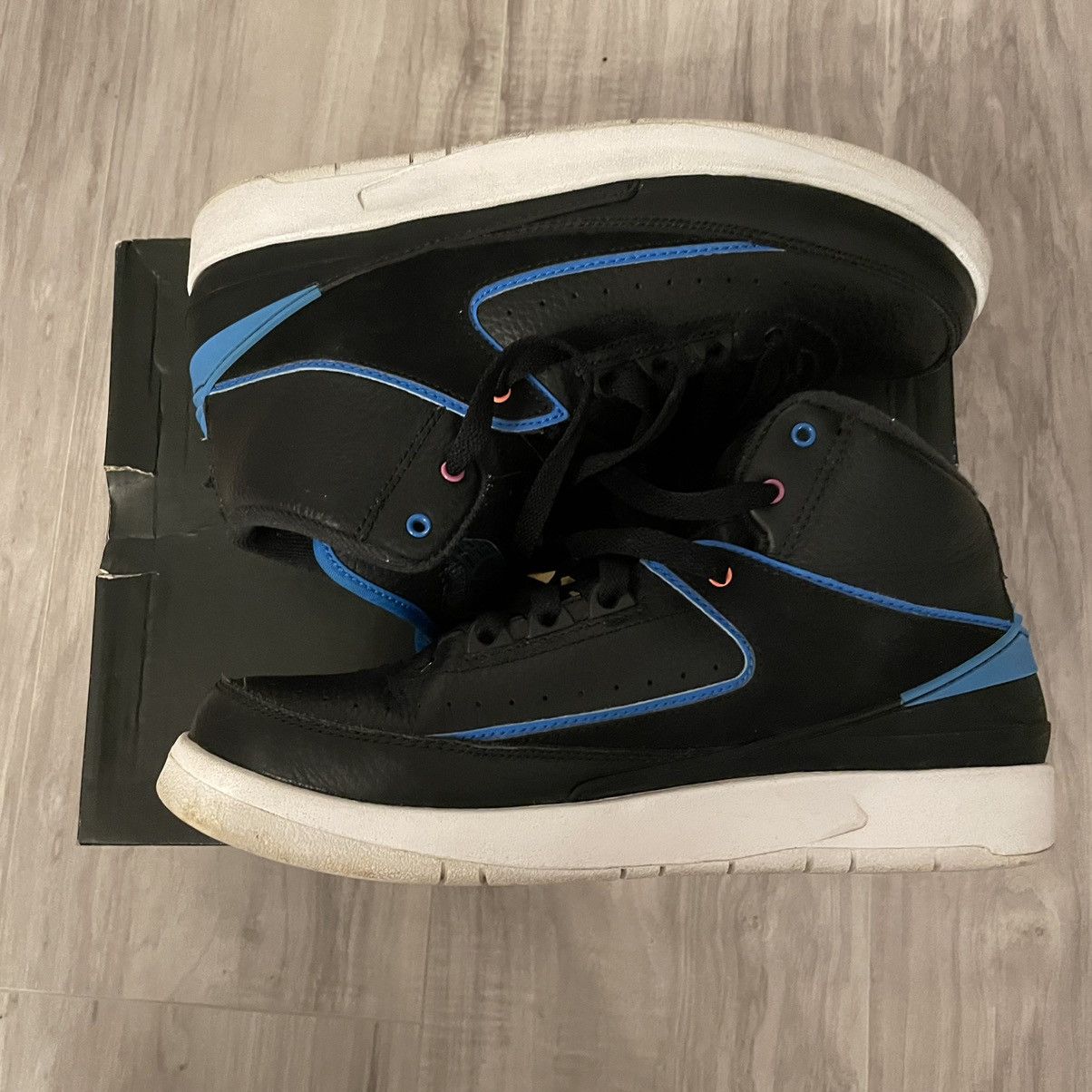 Jordan Brand Air Jordan 2 Retro BG Radio Raheem Size 7 Size US 7 / EU 40 - 3 Thumbnail
