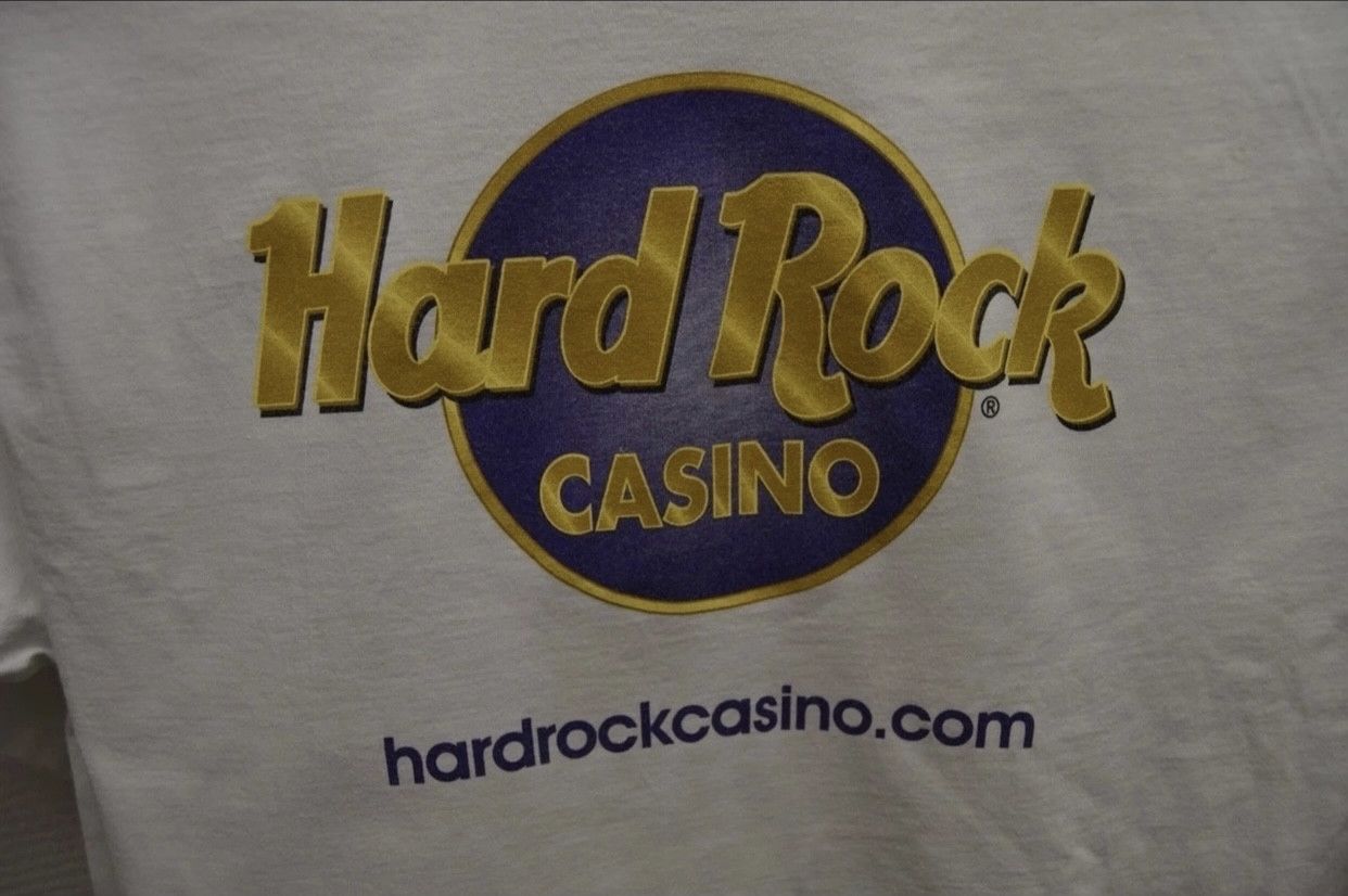 Hard Rock Cafe Hard Rock casino vintage L size t-shirt white big logo Size US L / EU 52-54 / 3 - 2 Thumbnail