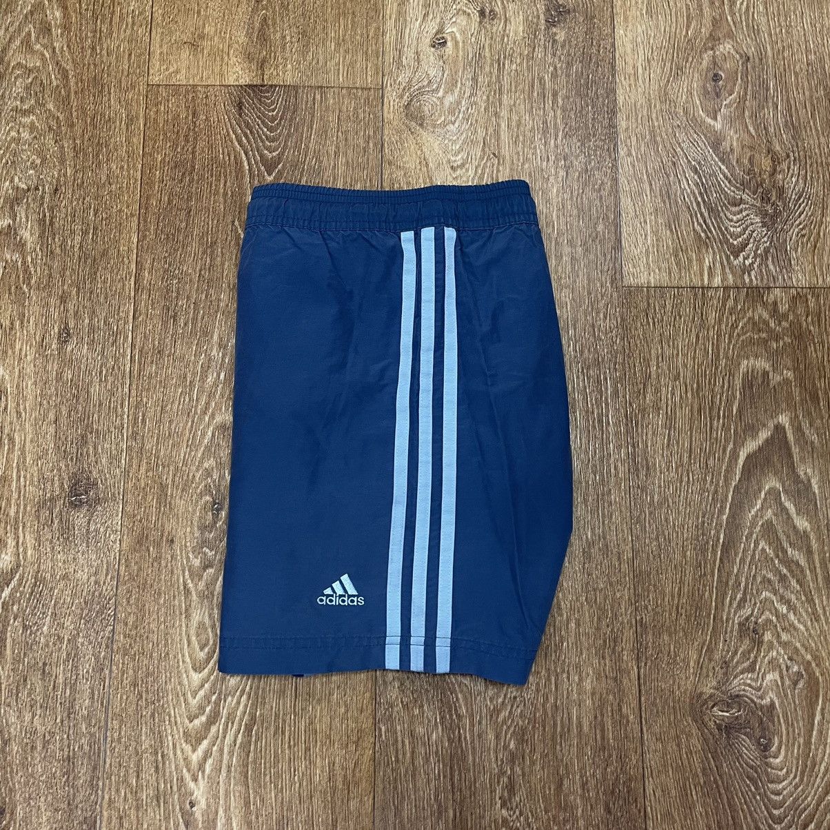 Vintage Vintage Adidas Y2K Nylon Shorts Navy Baggy Streetwear 32 Size US 32 / EU 48 - 5 Thumbnail
