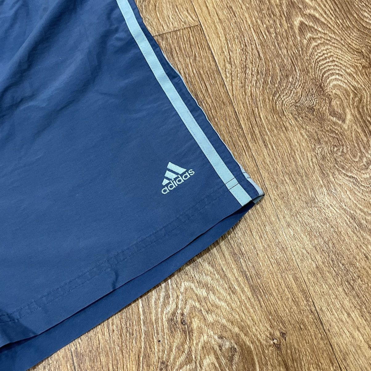 Vintage Vintage Adidas Y2K Nylon Shorts Navy Baggy Streetwear 32 Size US 32 / EU 48 - 3 Thumbnail