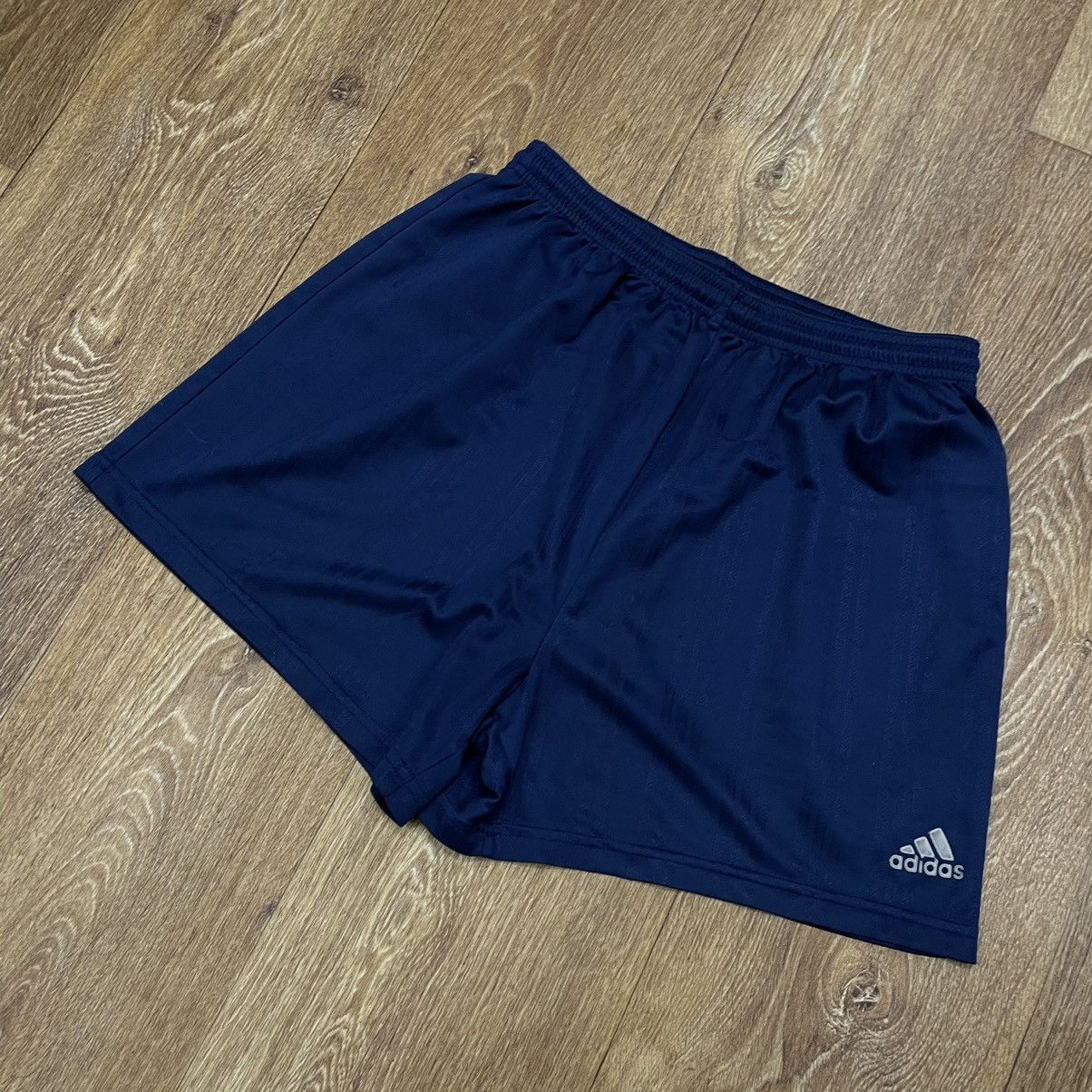 Adidas Vintage Adidas shorts streetwear y2k style casual buymypiece Size US 36 / EU 52 - 2 Thumbnail