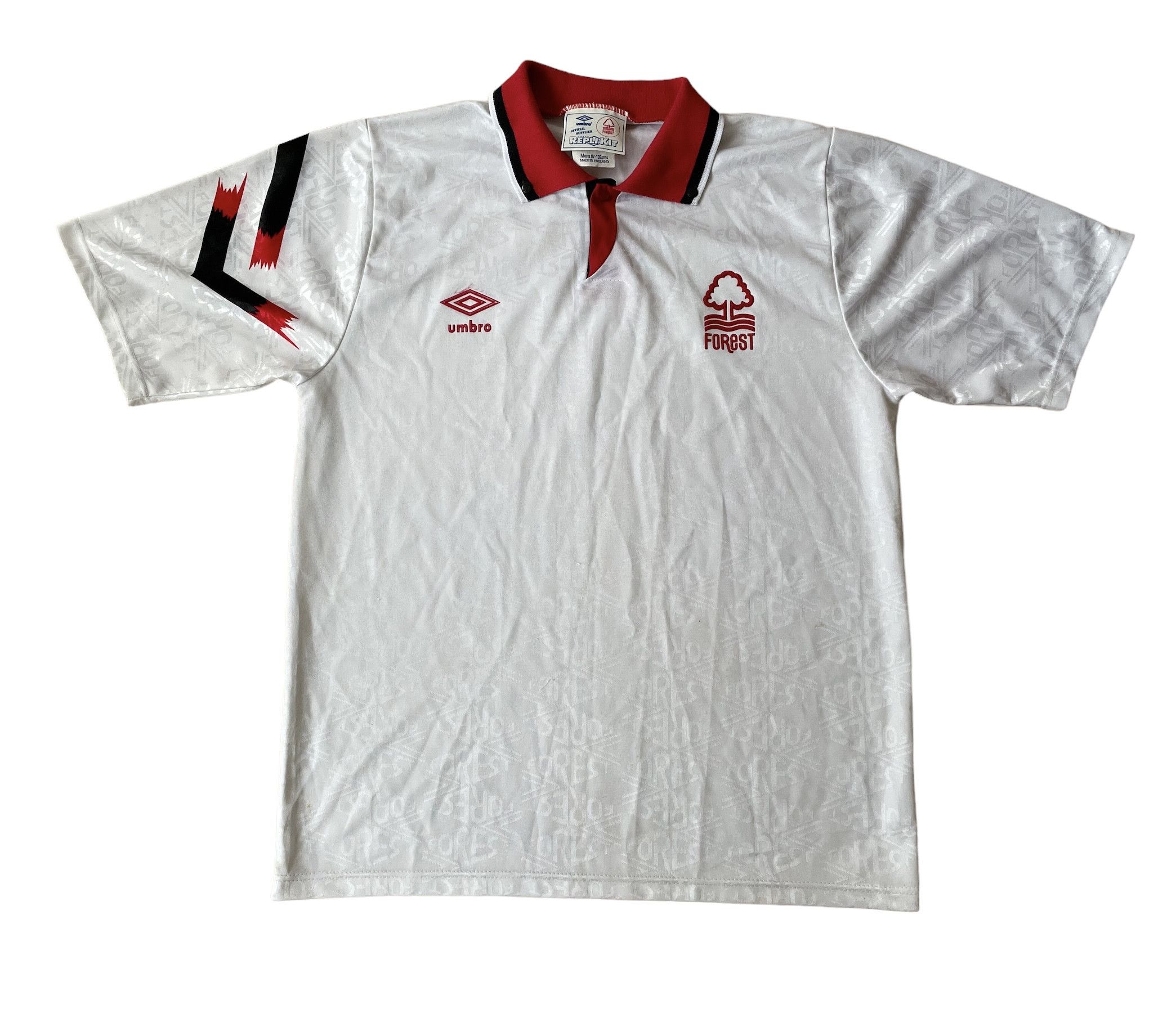 image of Soccer Jersey x Umbro Nottingham Forest Football Shirt 1991 Tee Y2K Sport Hype in White (Size Mediu