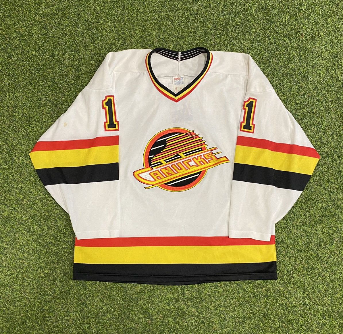 Vintage Minty Minty 80's / 90's Vancouver Canucks / Kirk McLean #1 / CCM Maska / Hockey Jersey / Made in Canada / Small