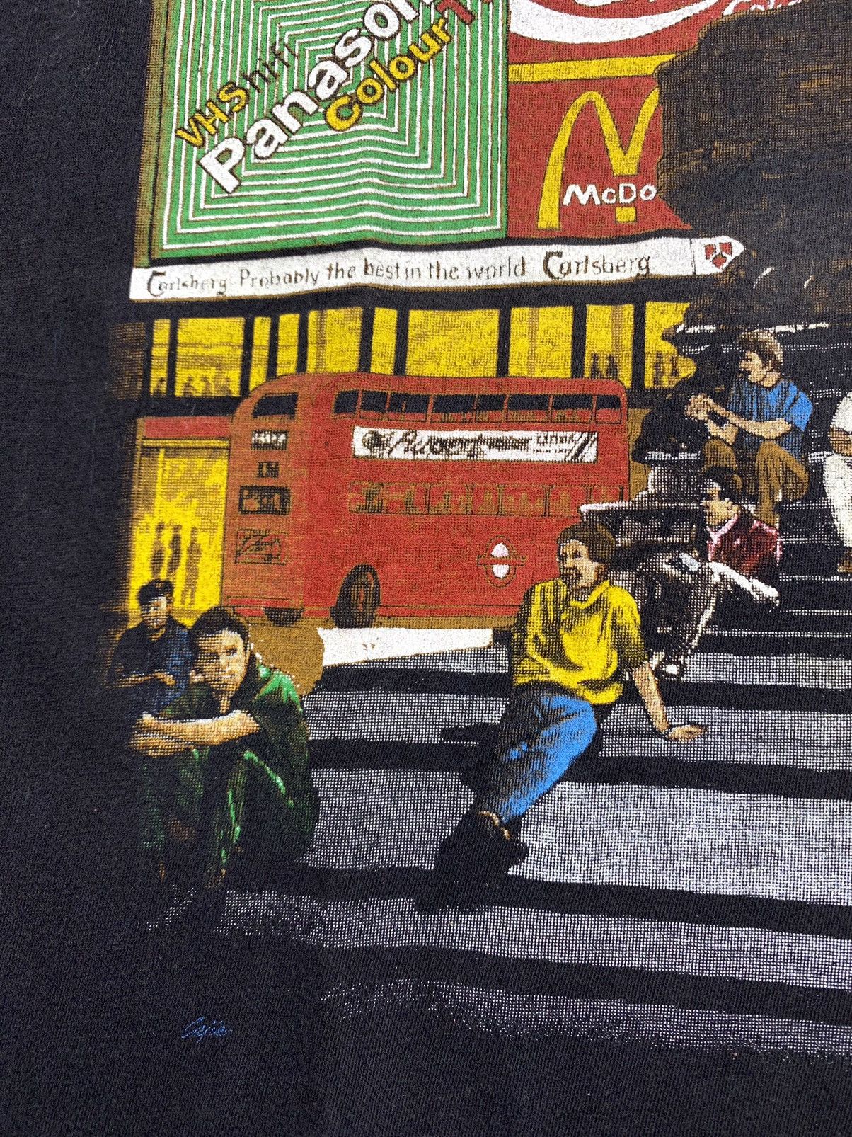 Vintage Vintage 1990’s Piccadilly Circus London Art T Shirt Size US M / EU 48-50 / 2 - 7 Thumbnail