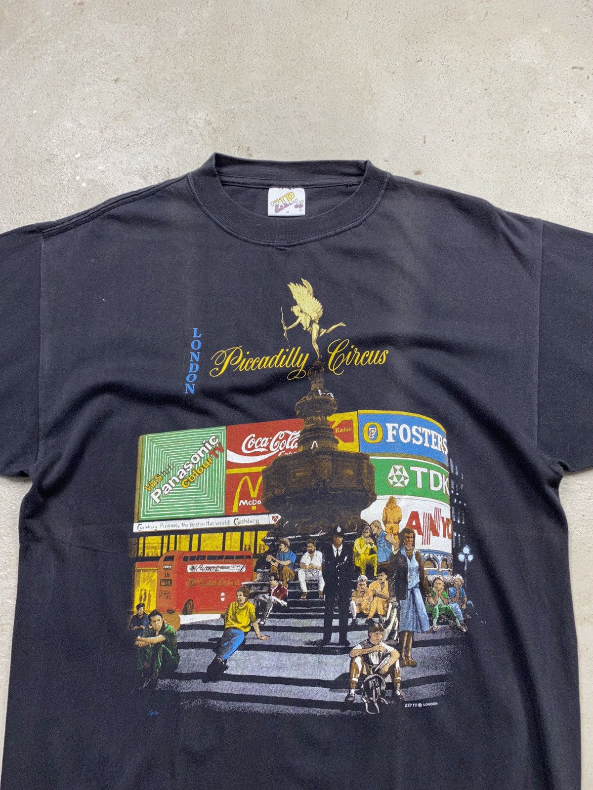 Vintage Vintage 1990’s Piccadilly Circus London Art T Shirt Size US M / EU 48-50 / 2 - 3 Thumbnail