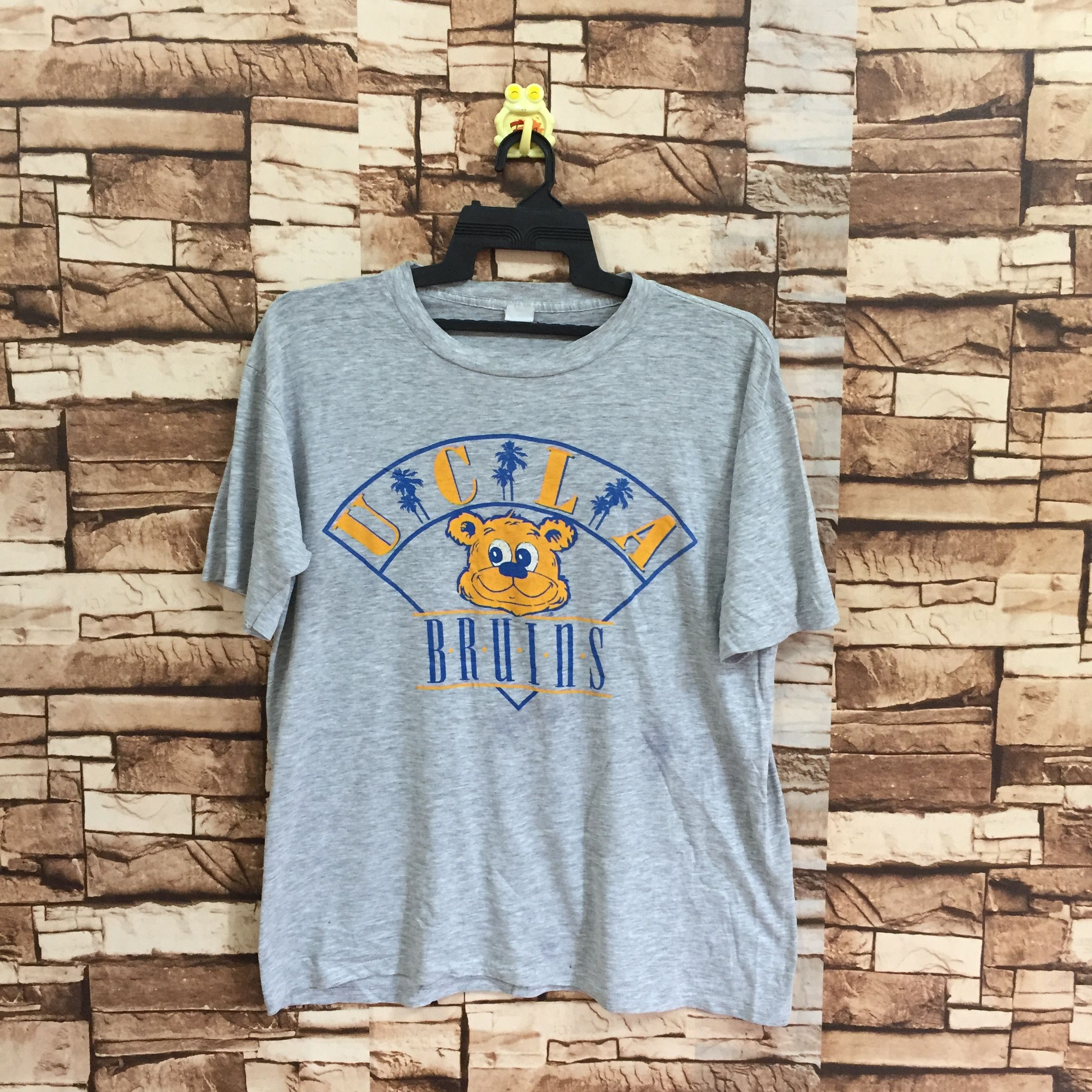 Vintage Vintage UCLA BRUINS t shirt bear big desig fit L Size US L / EU 52-54 / 3 - 1 Thumbnail