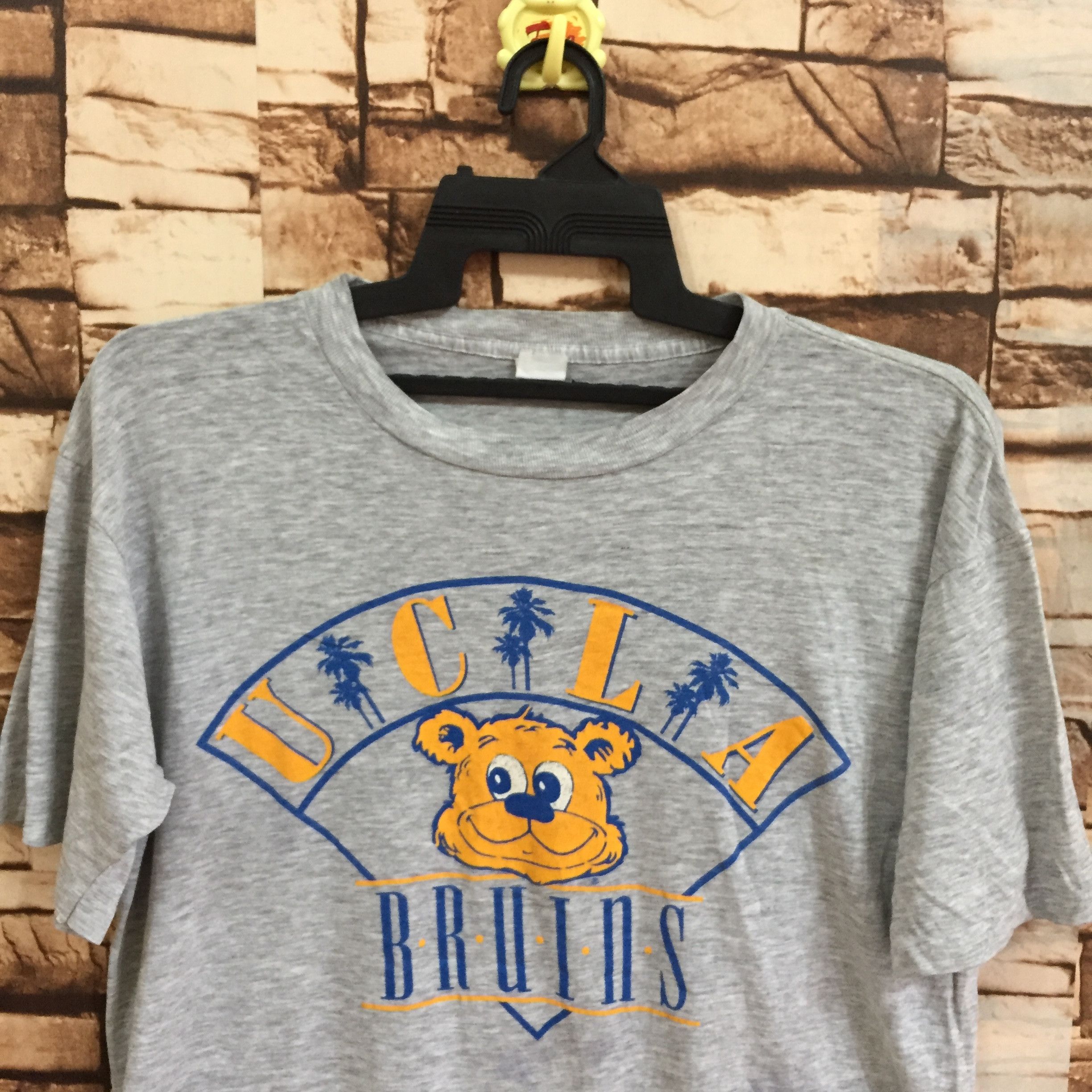 Vintage Vintage UCLA BRUINS t shirt bear big desig fit L Size US L / EU 52-54 / 3 - 2 Thumbnail