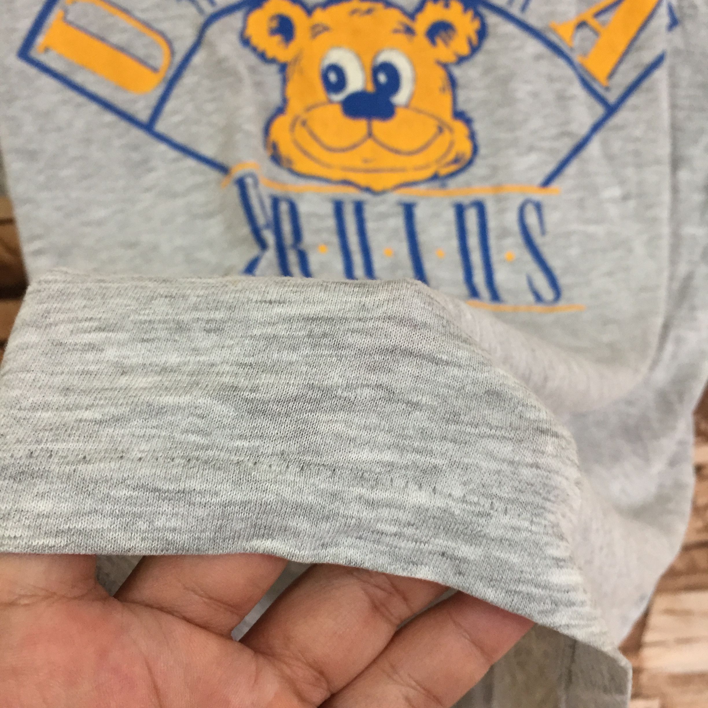 Vintage Vintage UCLA BRUINS t shirt bear big desig fit L Size US L / EU 52-54 / 3 - 7 Thumbnail