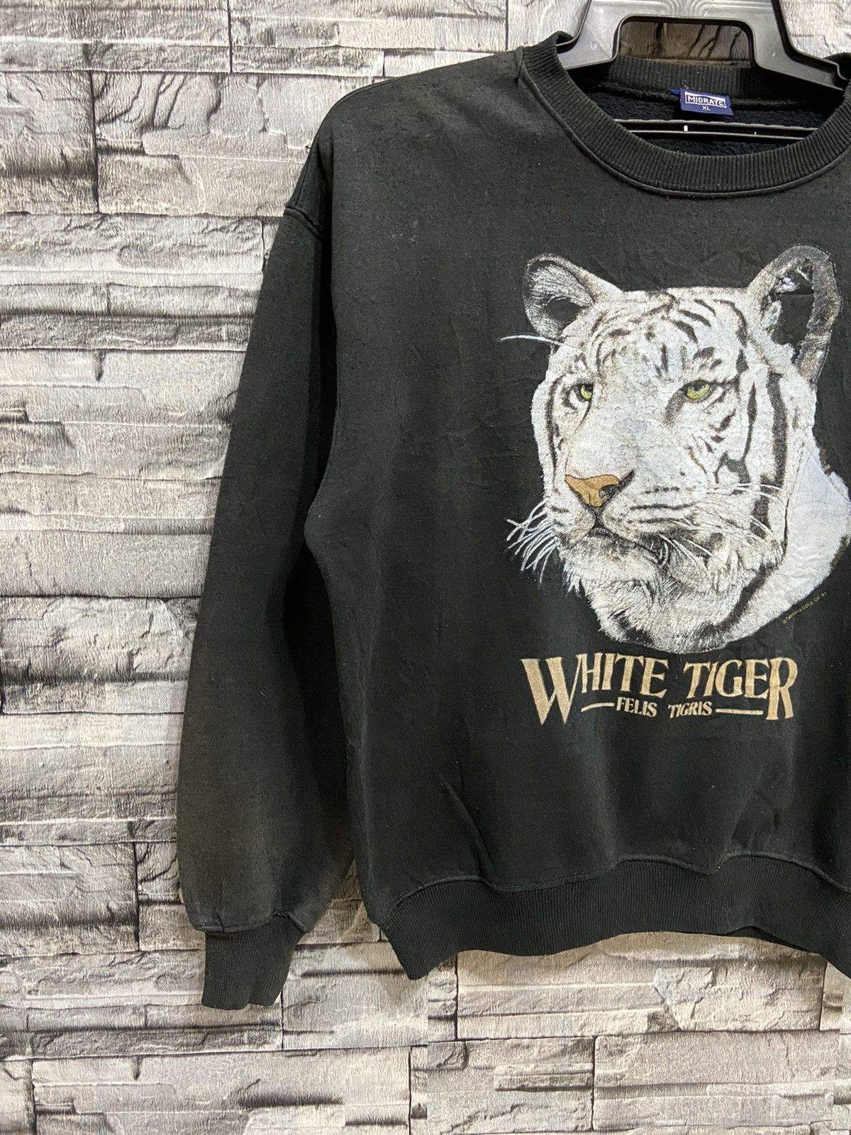 Vintage Vintage white Tiger big logo animal sweatshirt Size US XL / EU 56 / 4 - 7 Thumbnail