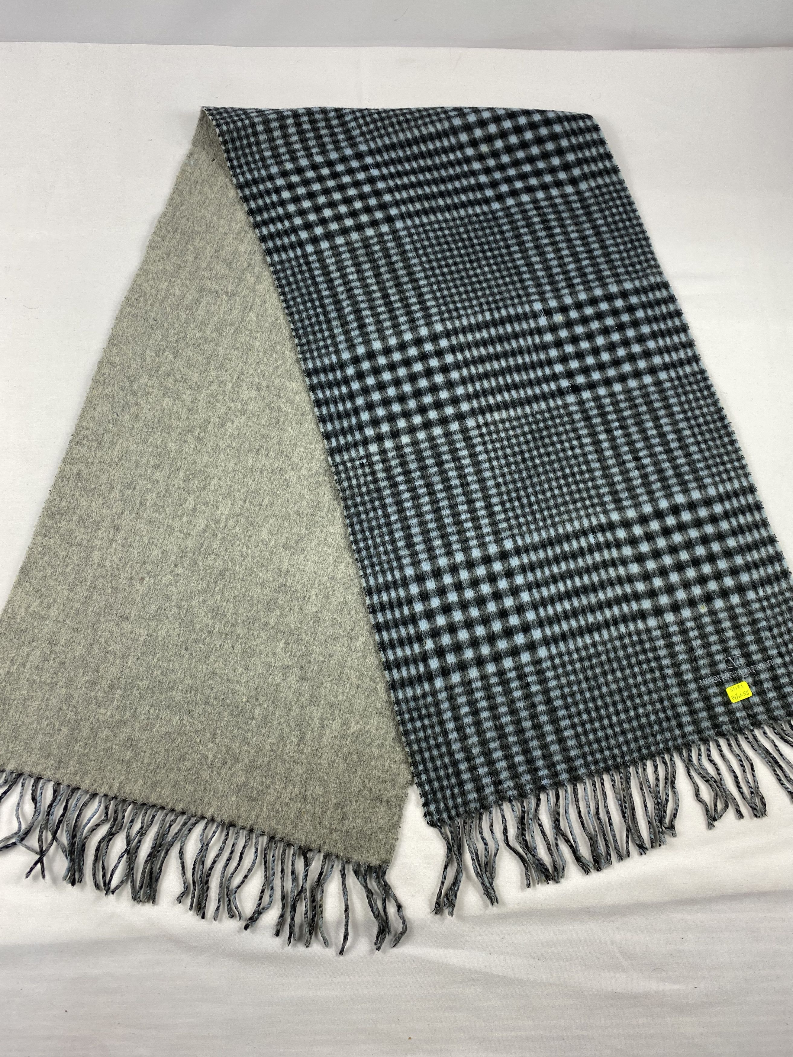 Valentino Valentino Garavani Scarf /vMuffler / Neckwear Size ONE SIZE - 8 Thumbnail