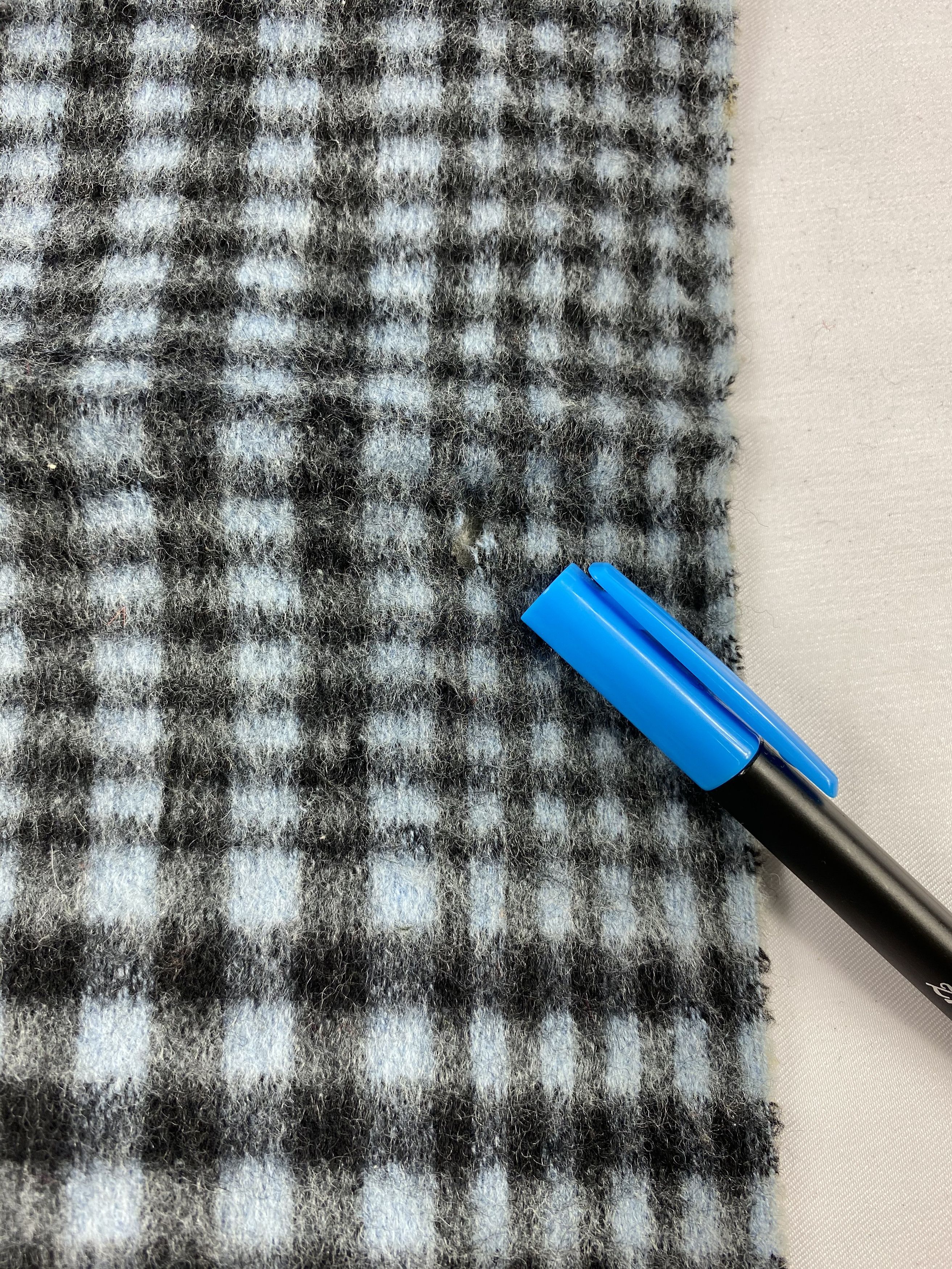 Valentino Valentino Garavani Scarf /vMuffler / Neckwear Size ONE SIZE - 6 Thumbnail