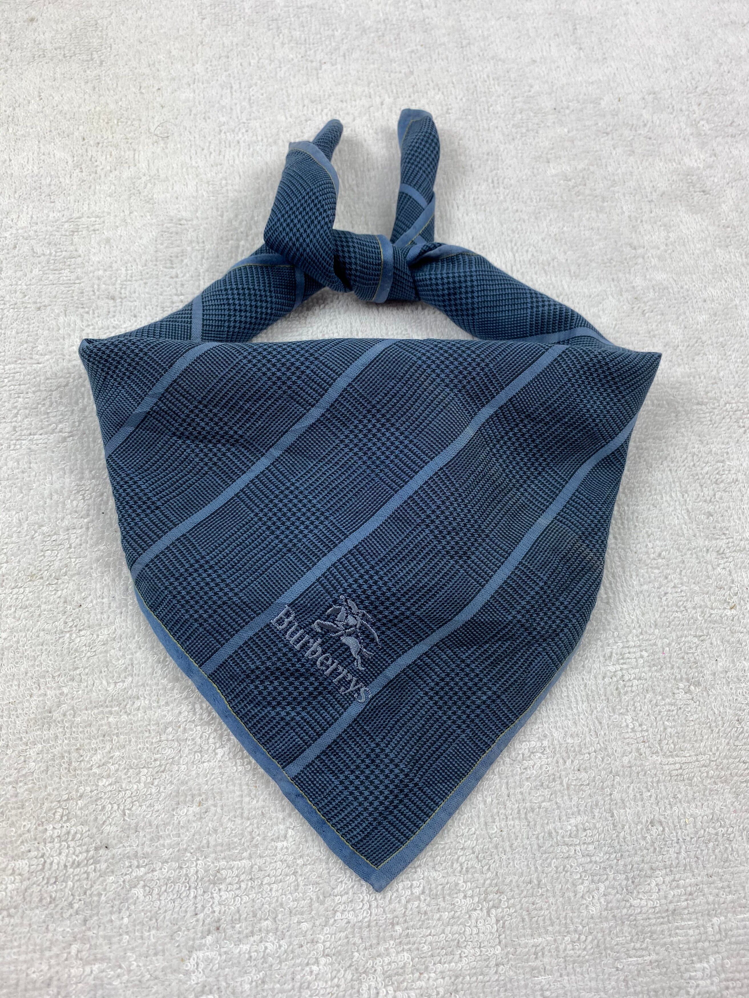 Vintage Burberry Handkerchief / Bandana / Neckerchief Size ONE SIZE - 1 Preview