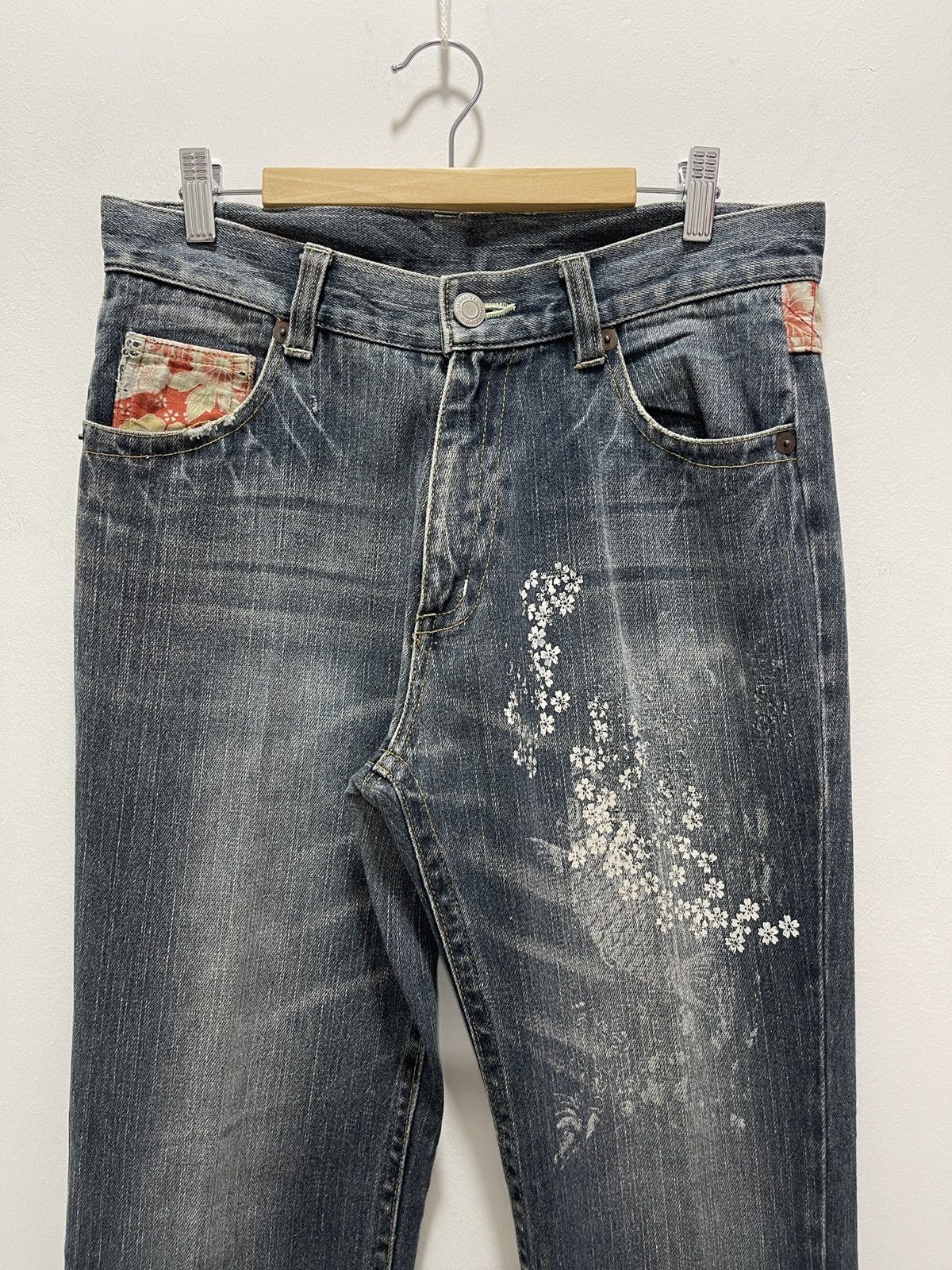 Japanese Brand × Vintage JAPANESE KOI FISH FLORAL FADED DISTRESSED DENIM JEANS Size US 30 / EU 46 - 4 Thumbnail