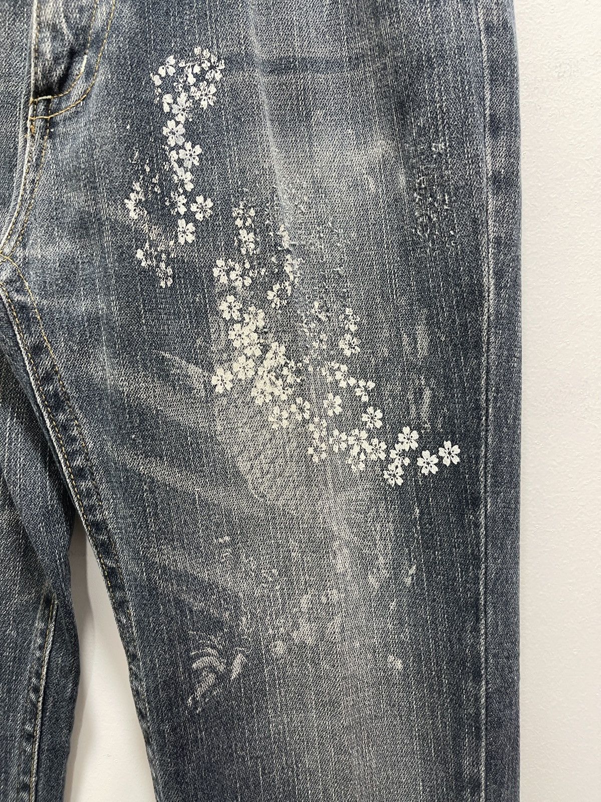 Japanese Brand × Vintage JAPANESE KOI FISH FLORAL FADED DISTRESSED DENIM JEANS Size US 30 / EU 46 - 6 Thumbnail