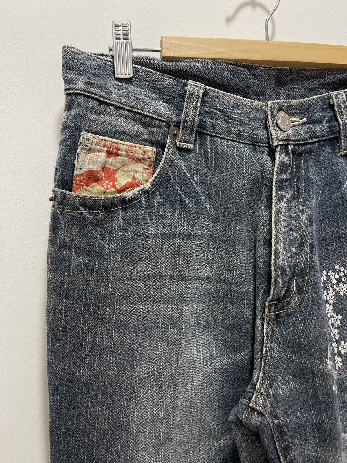 Japanese Brand × Vintage JAPANESE KOI FISH FLORAL FADED DISTRESSED DENIM JEANS Size US 30 / EU 46 - 3 Thumbnail