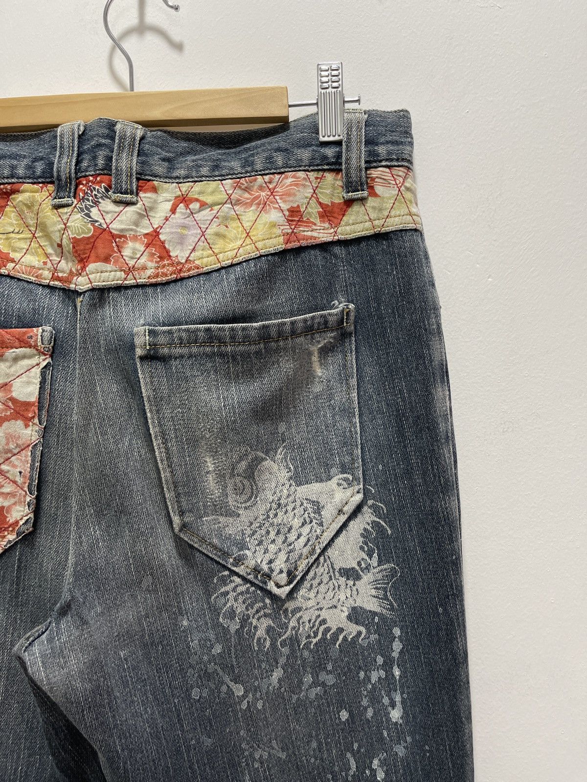 Japanese Brand × Vintage JAPANESE KOI FISH FLORAL FADED DISTRESSED DENIM JEANS Size US 30 / EU 46 - 9 Thumbnail