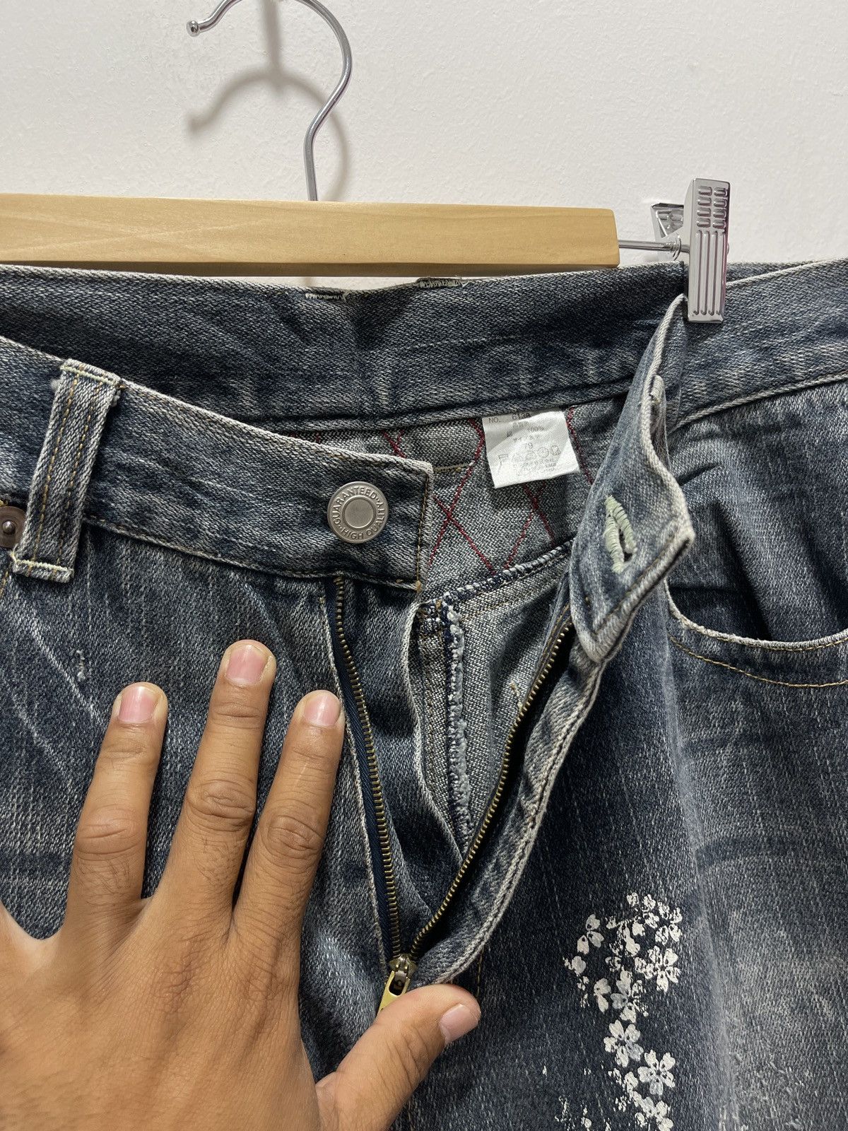 Japanese Brand × Vintage JAPANESE KOI FISH FLORAL FADED DISTRESSED DENIM JEANS Size US 30 / EU 46 - 7 Thumbnail