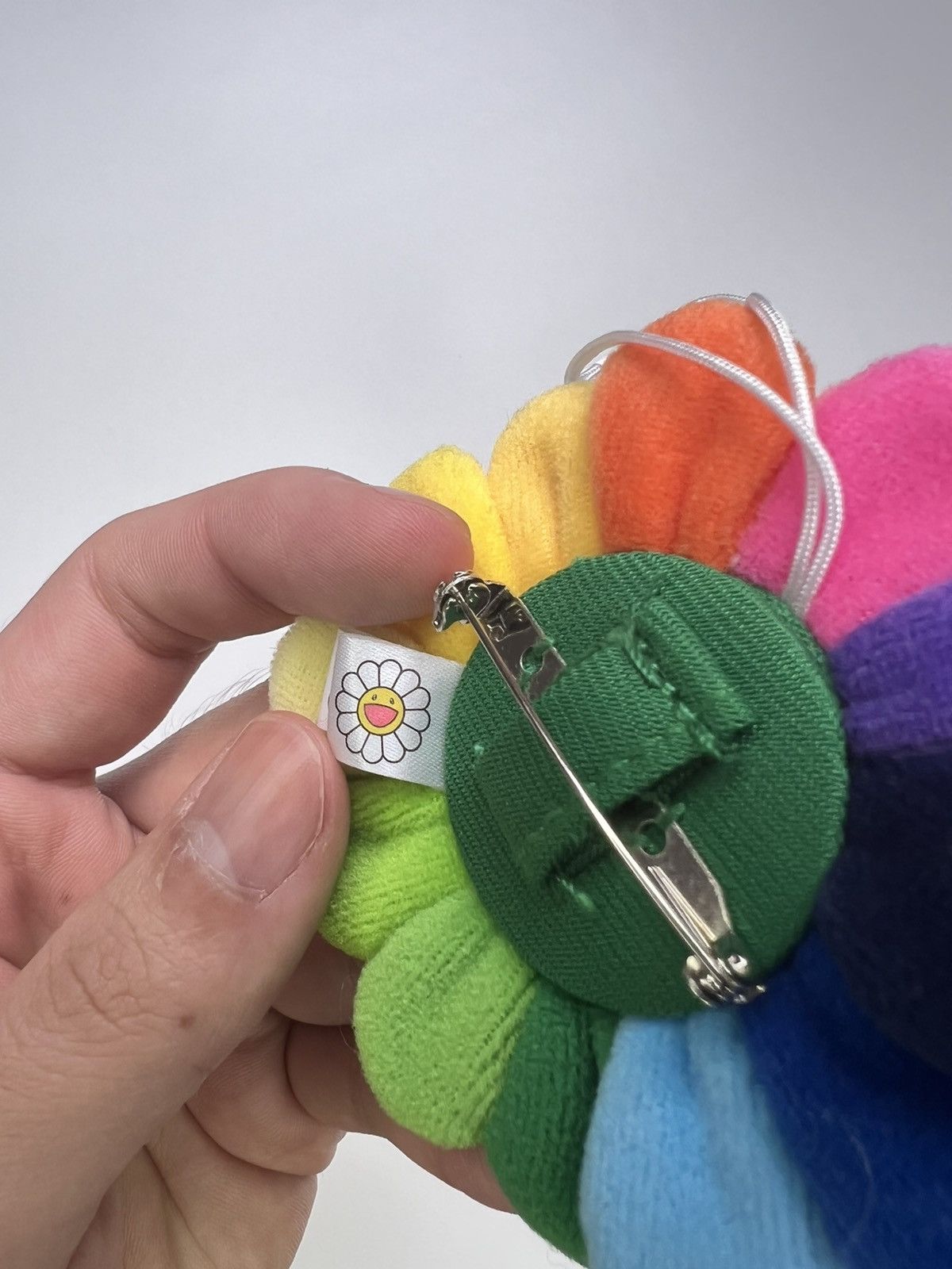 Takashi Murakami Takashi murkami Rainbow flower 8cm pin Size ONE SIZE - 3 Thumbnail
