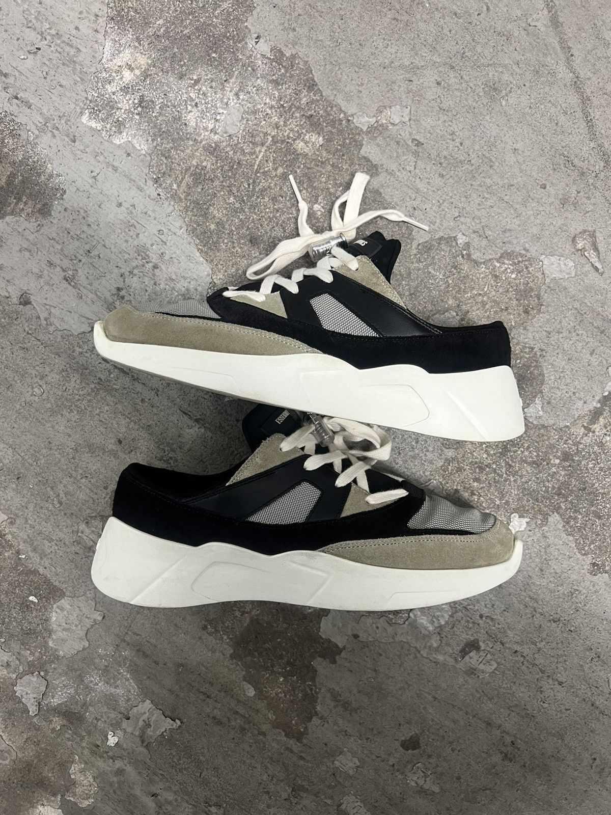 【FOG - FEAR OF GOD】ESSENTIALS BACKLESS RUNNER SNEAKER Fear of God Essentials Backless Runner Review & On Feet