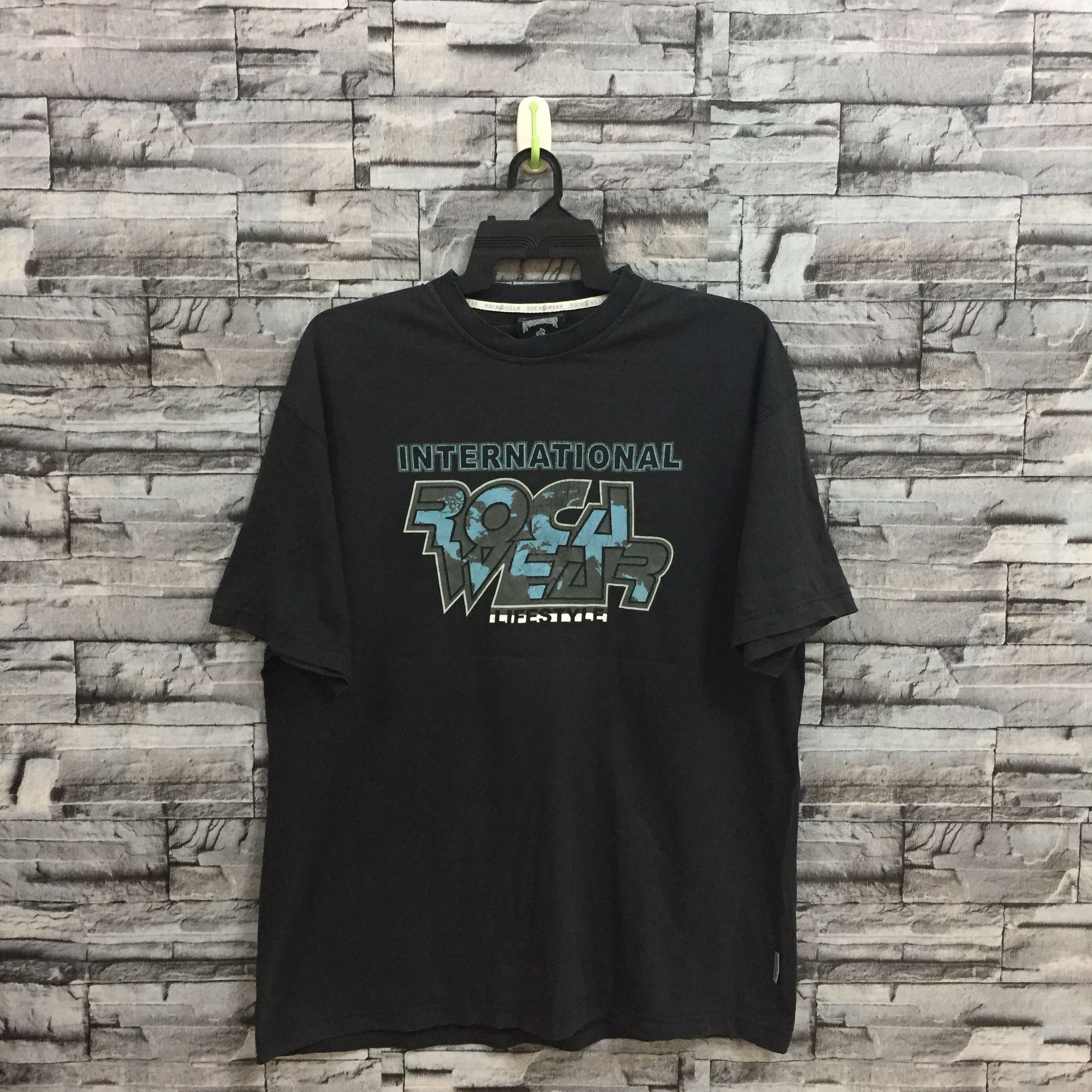 Rocawear Vintage Rocawear t shirt International Hip hop size XL Size US XL / EU 56 / 4 - 1 Thumbnail