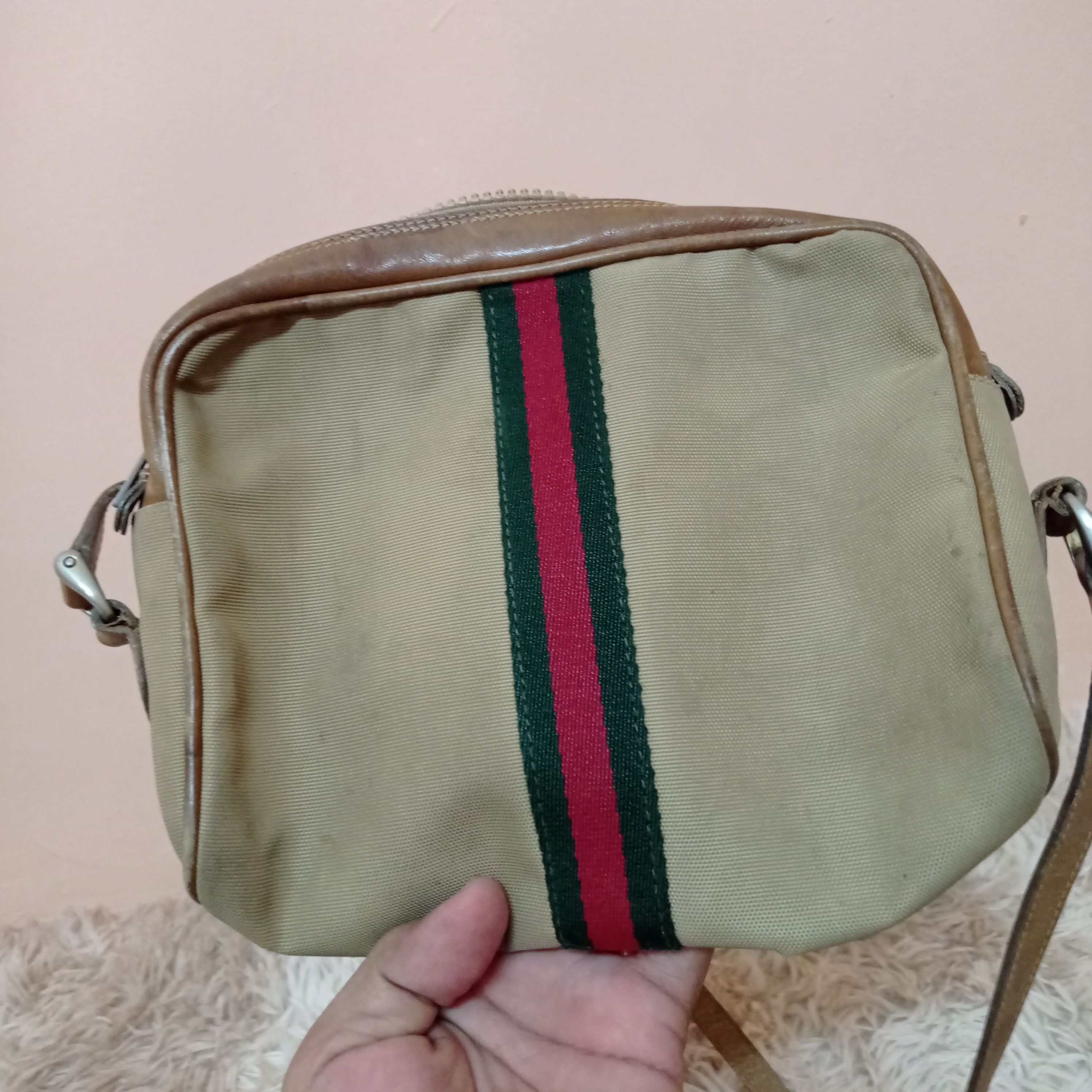 Gucci × Vintage Super Vintage GUCCI GG CANVAS CROSS BODY PURSE (AUTHENTIC) Size ONE SIZE - 23 Thumbnail