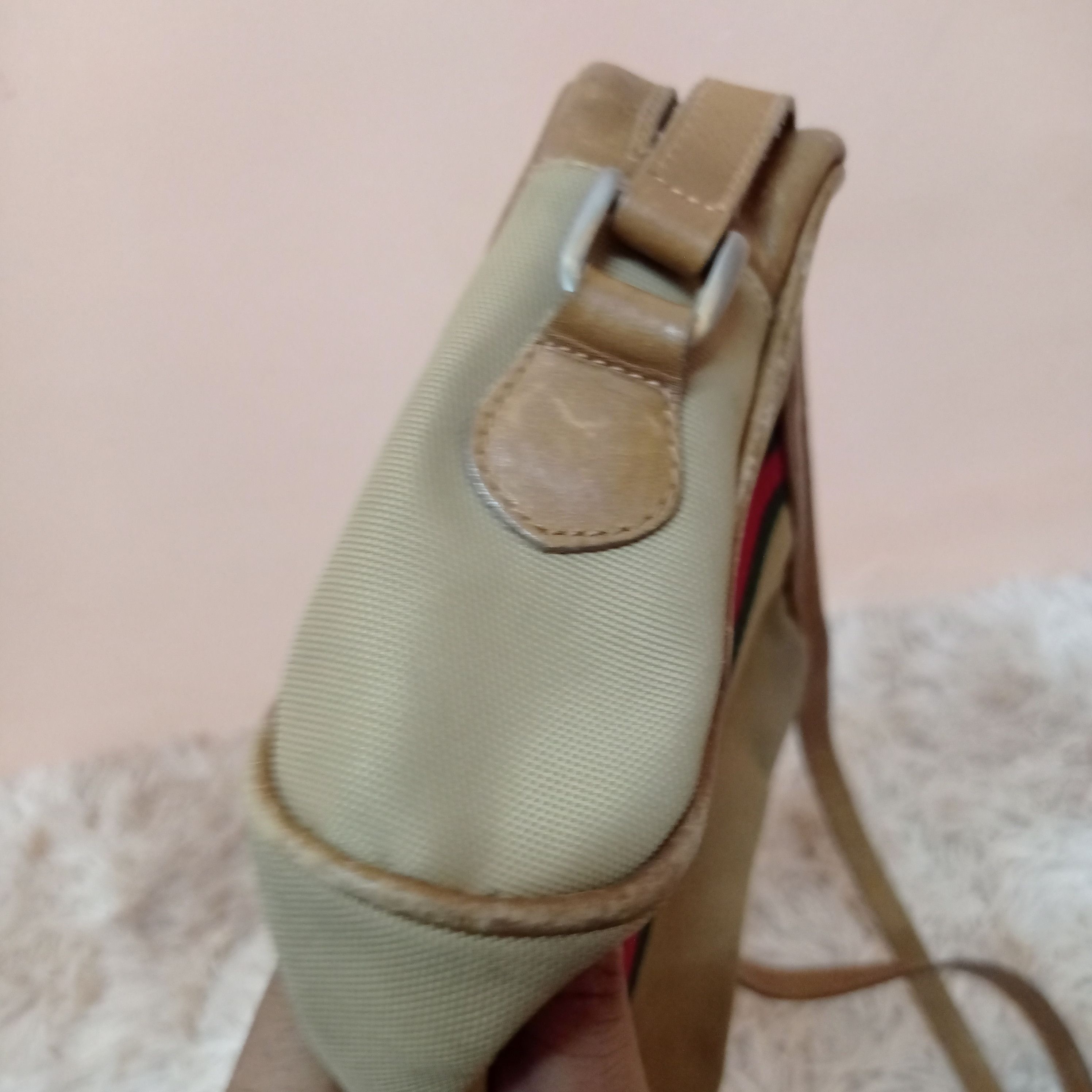 Gucci × Vintage Super Vintage GUCCI GG CANVAS CROSS BODY PURSE (AUTHENTIC) Size ONE SIZE - 18 Thumbnail