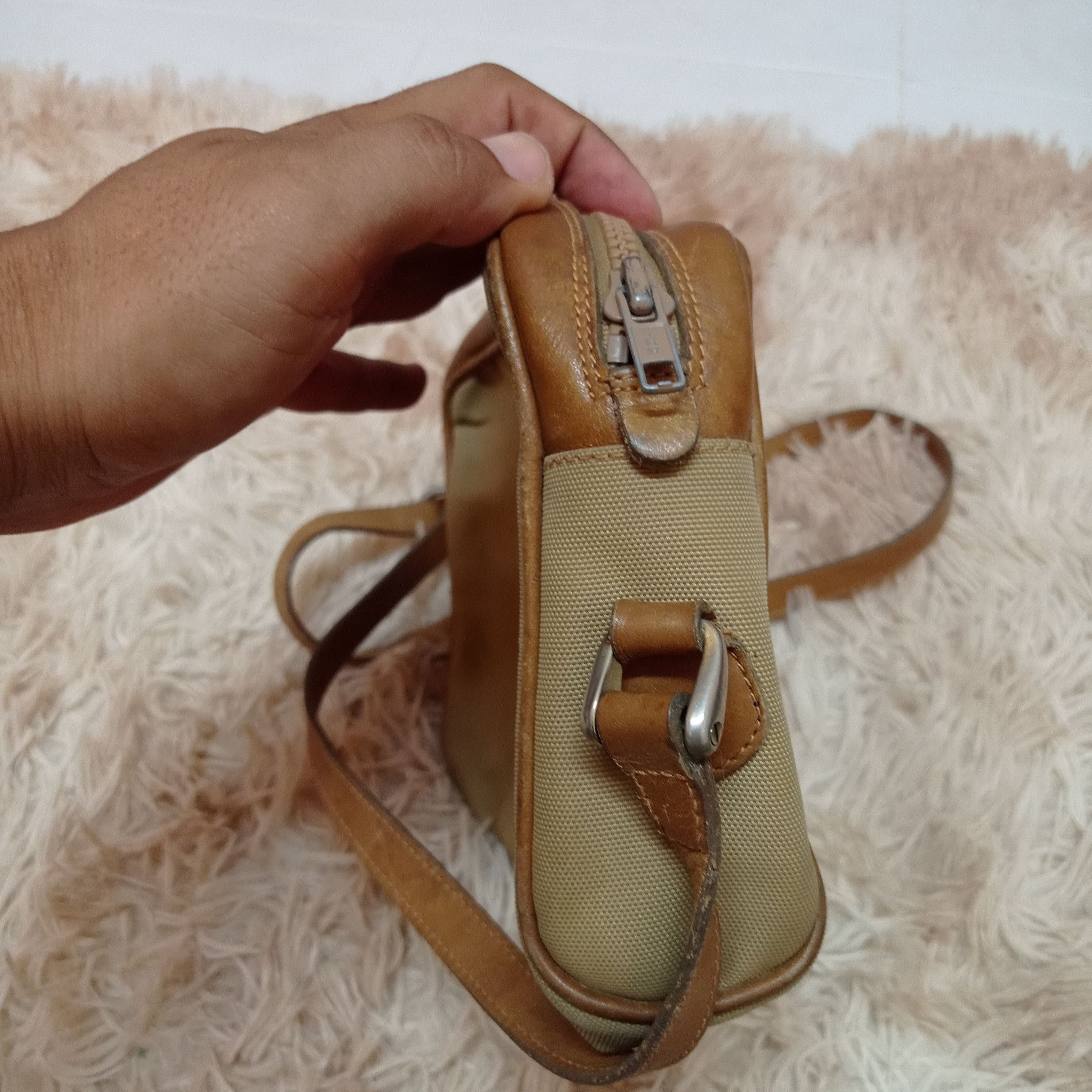 Gucci × Vintage Super Vintage GUCCI GG CANVAS CROSS BODY PURSE (AUTHENTIC) Size ONE SIZE - 4 Thumbnail