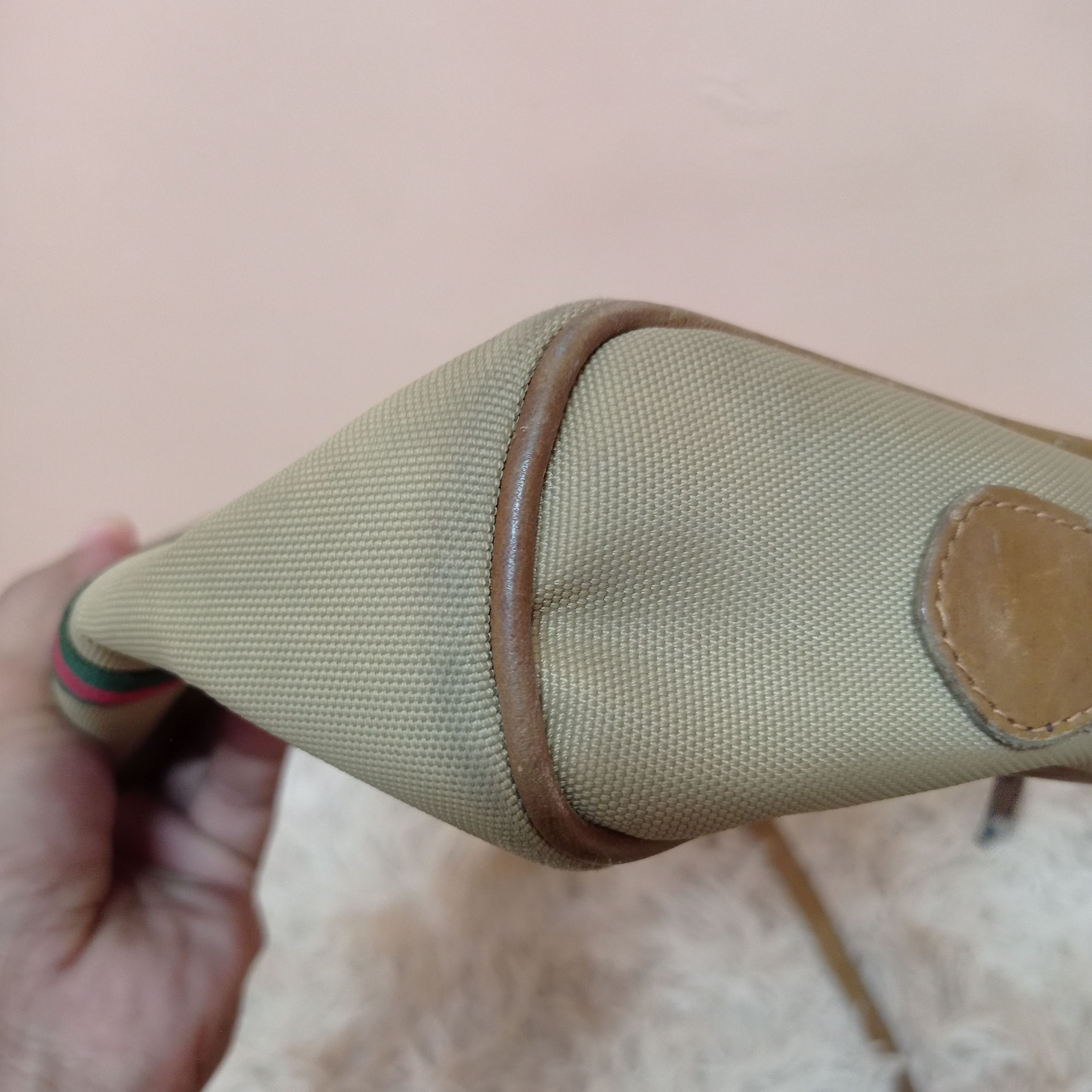 Gucci × Vintage Super Vintage GUCCI GG CANVAS CROSS BODY PURSE (AUTHENTIC) Size ONE SIZE - 19 Thumbnail