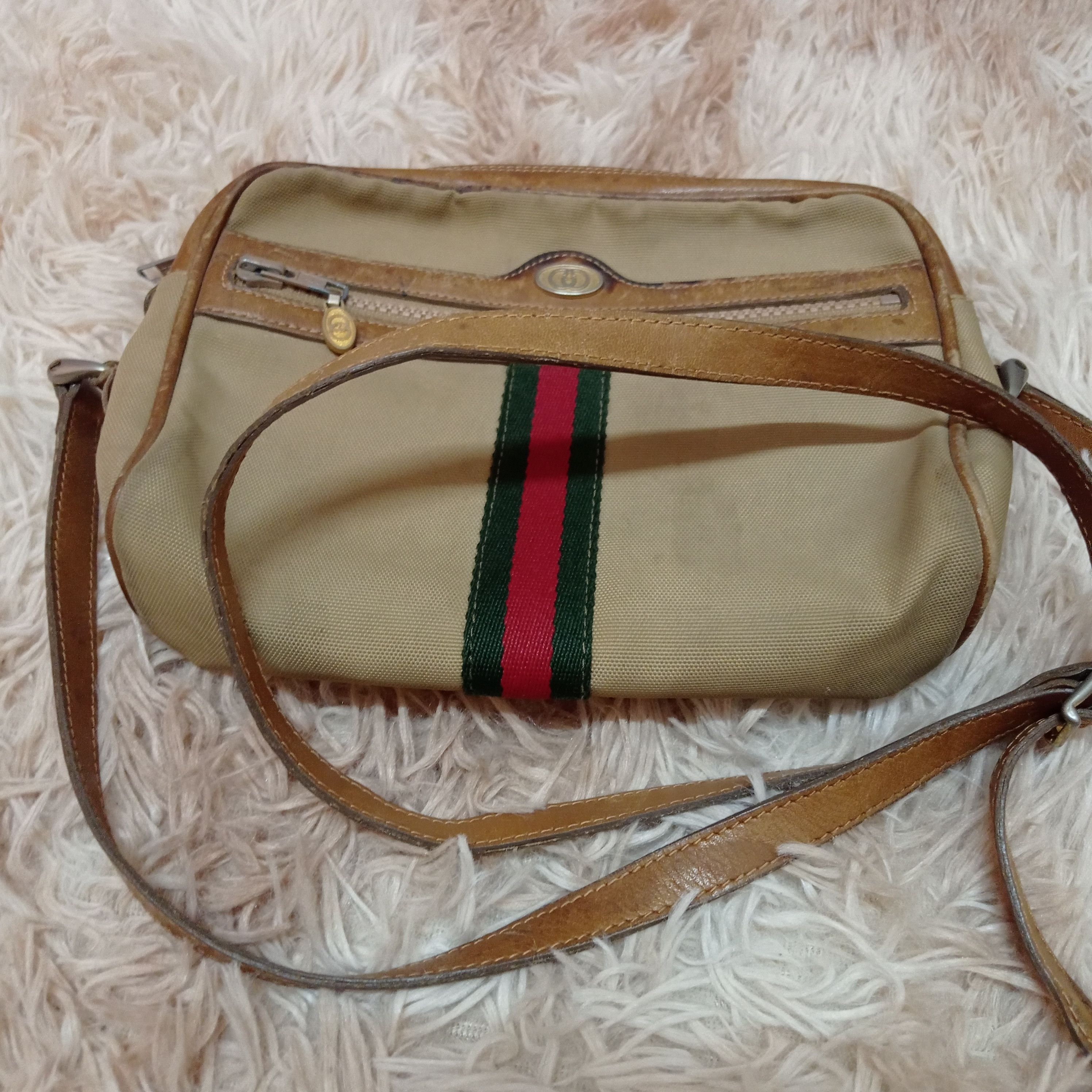 Gucci × Vintage Super Vintage GUCCI GG CANVAS CROSS BODY PURSE (AUTHENTIC) Size ONE SIZE - 2 Thumbnail