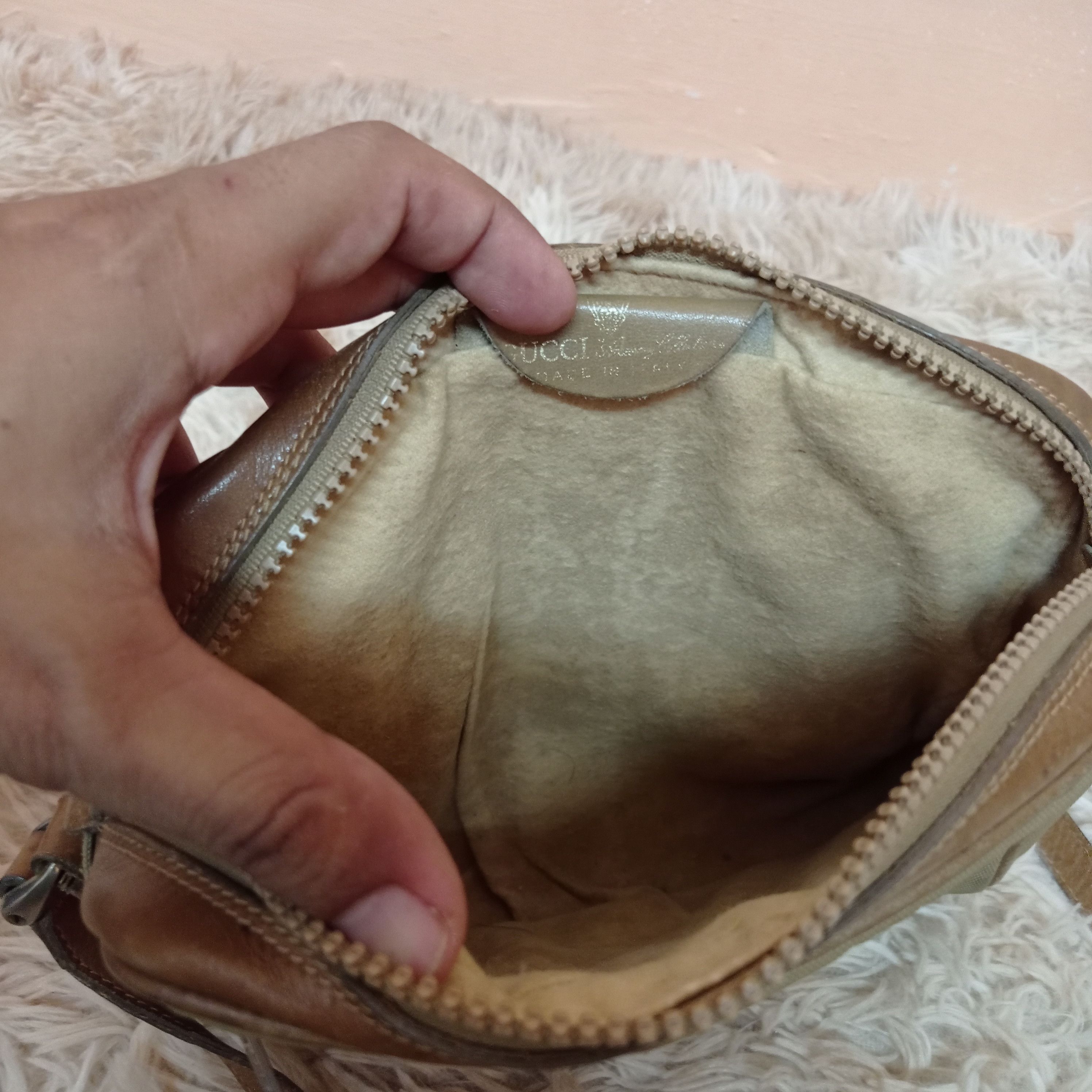 Gucci × Vintage Super Vintage GUCCI GG CANVAS CROSS BODY PURSE (AUTHENTIC) Size ONE SIZE - 17 Thumbnail